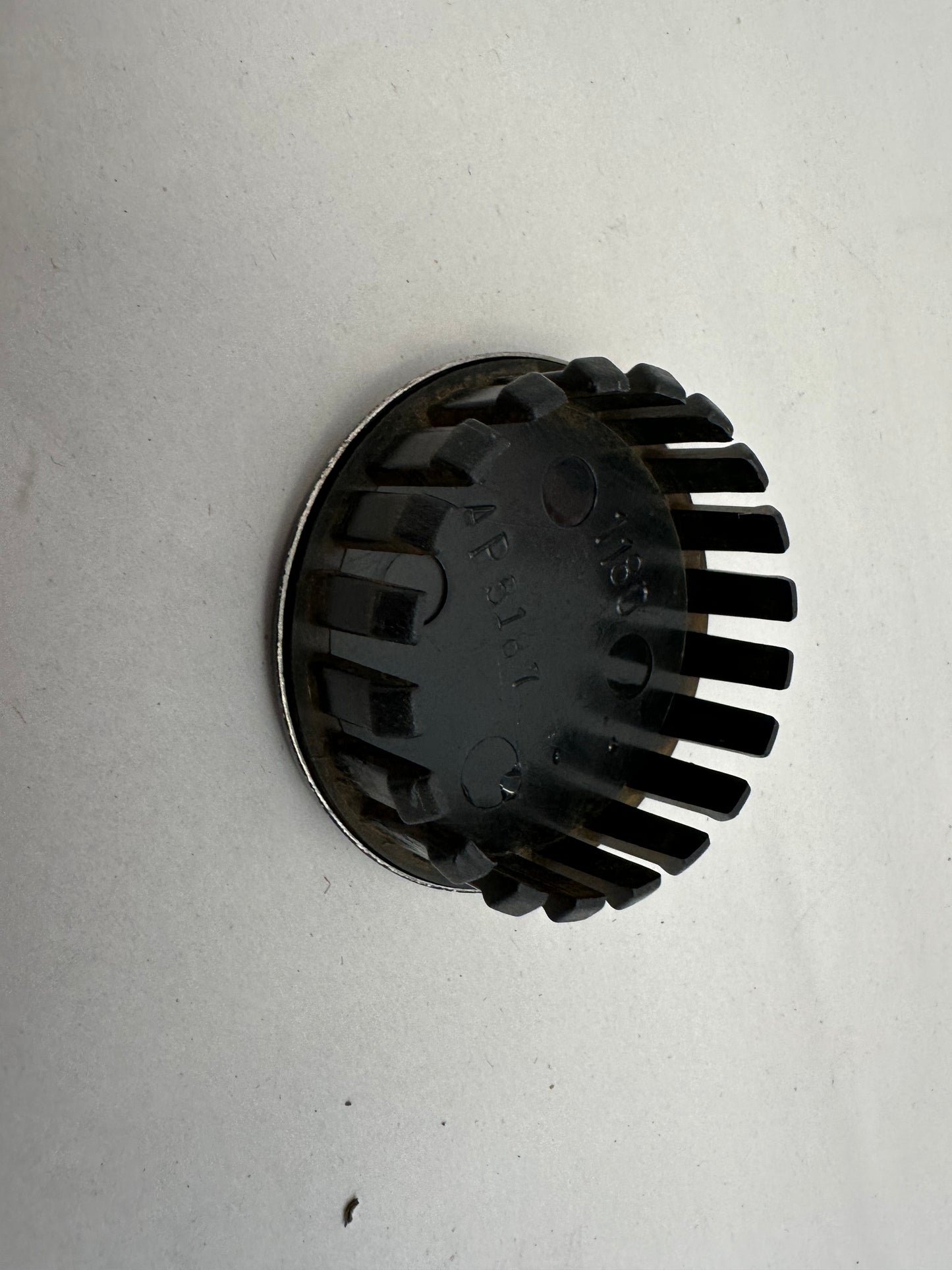 2010 Chevy Camaro SS Wheel Center Cap OEM - Day's Parts Yard