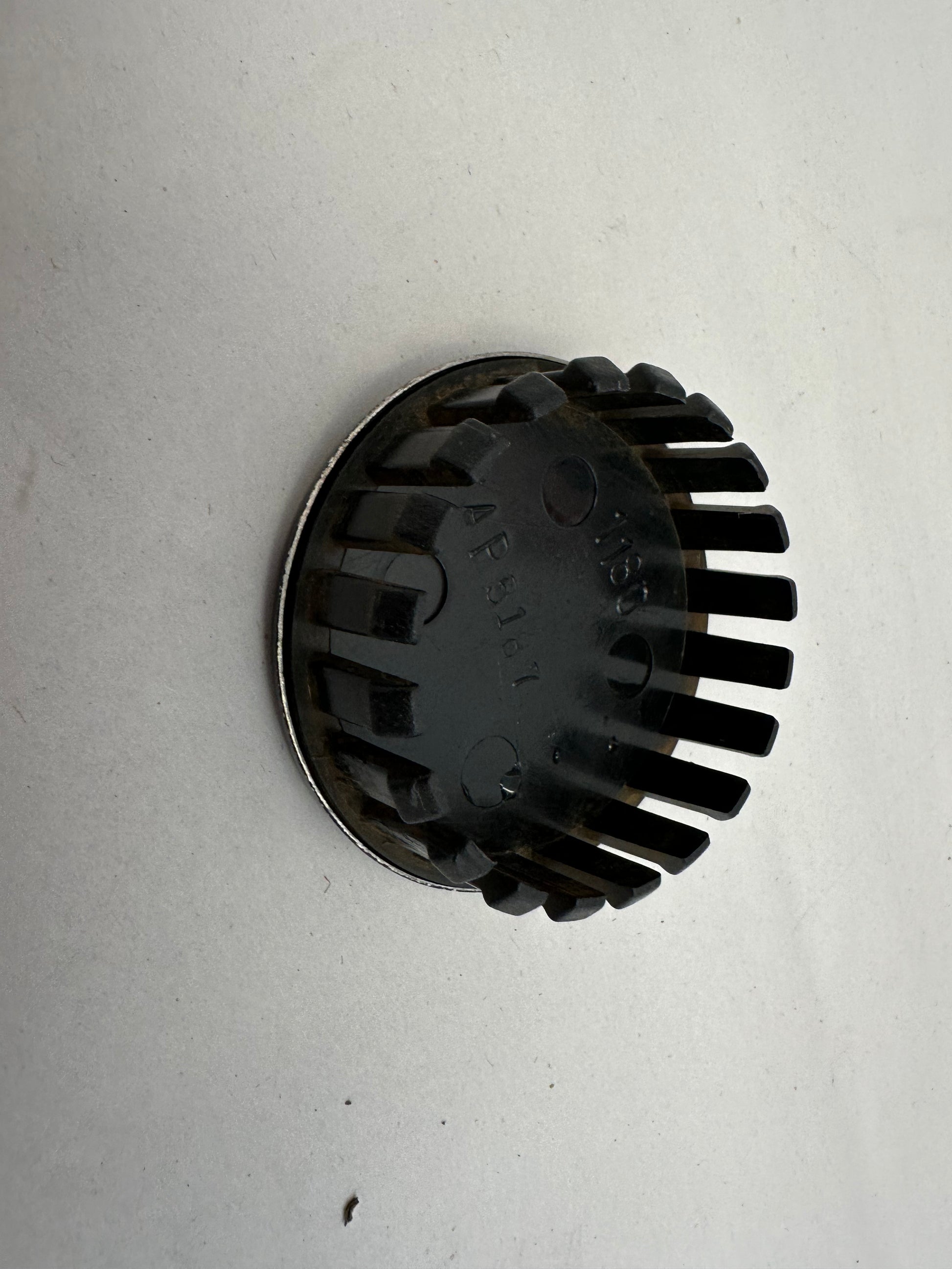 2010 Chevy Camaro SS Wheel Center Cap OEM - Day's Parts Yard