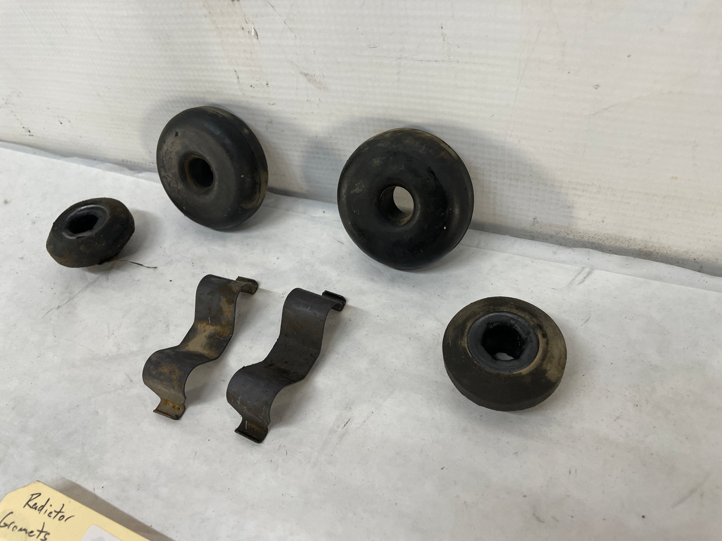 2005 Pontiac GTO Radiator Rubber Bushings Clips Isolators Set OEM