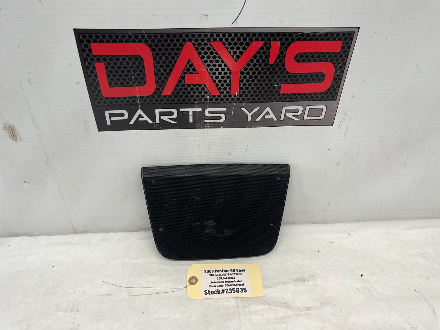 2009 Pontiac G8 Base Center Dash Radio Bezel Speaker Cover Grille OEM - Day's Parts Yard