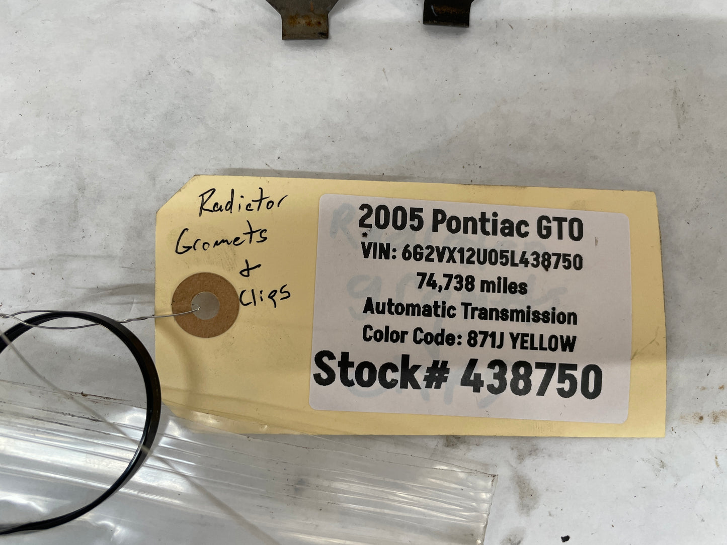 2005 Pontiac GTO Radiator Rubber Bushings Clips Isolators Set OEM