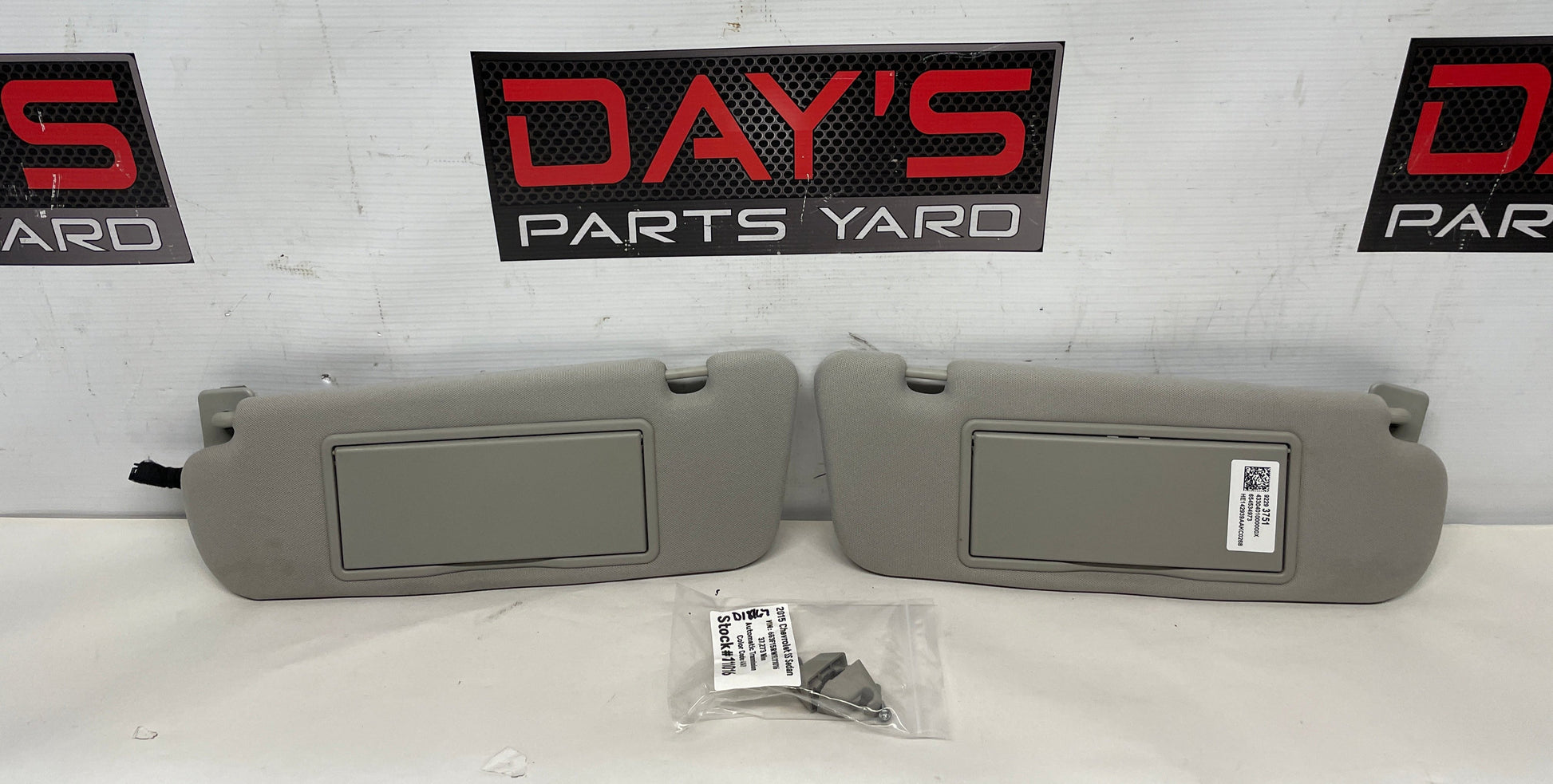 2015 Chevy SS Sedan RH & LH Sun Visor Sunvisor w/Clips OEM - Day's Parts Yard