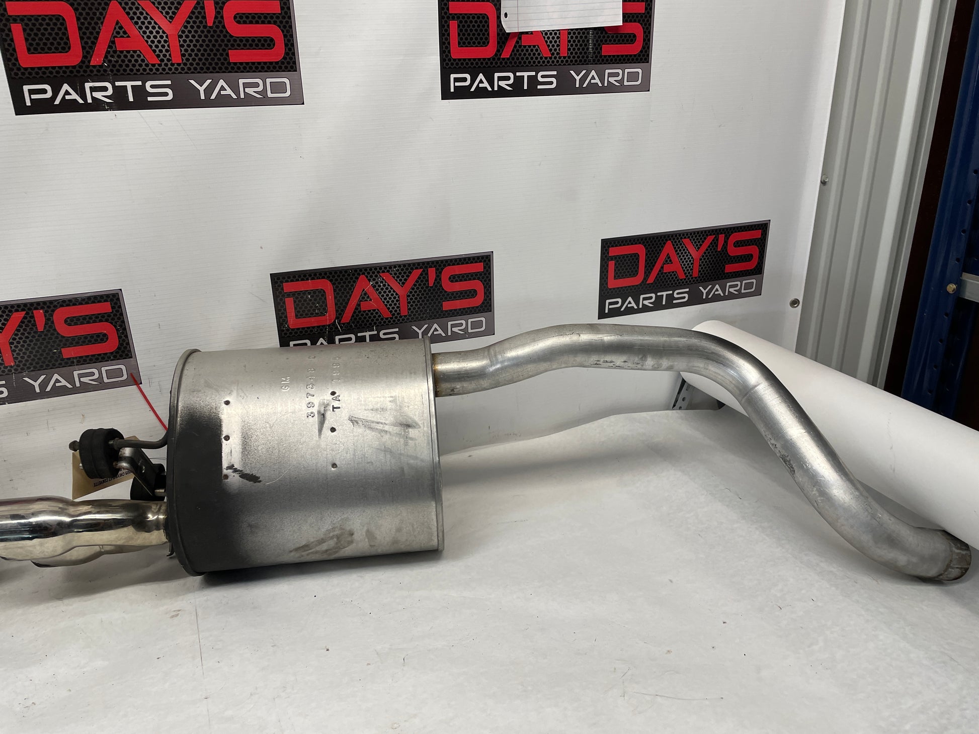 2005 Chevy C6 Corvette Factory OEM Cat Back Exhaust Mid Intermediate Pipe Mufflers - Day's Parts Yard