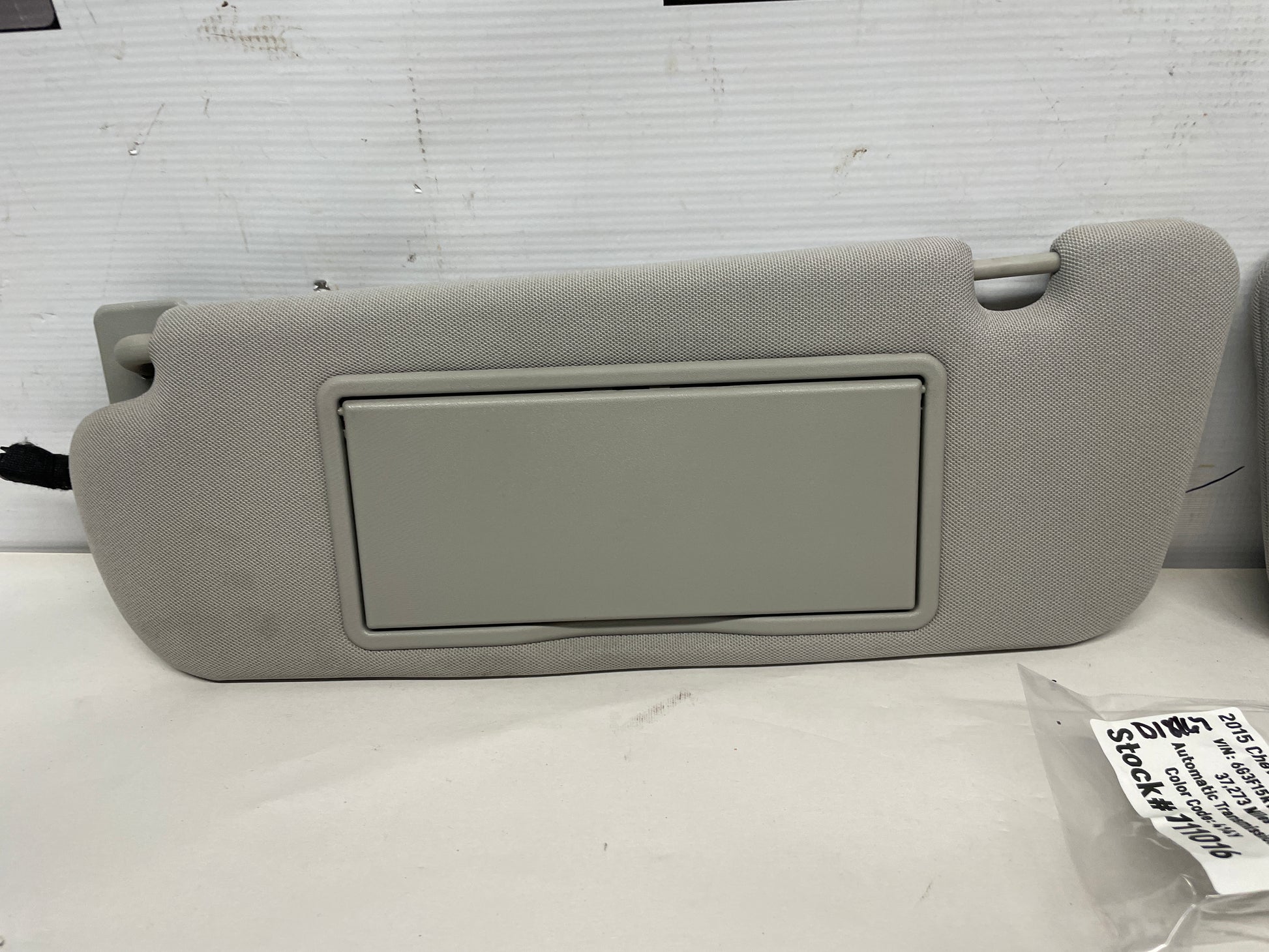 2015 Chevy SS Sedan RH & LH Sun Visor Sunvisor w/Clips OEM - Day's Parts Yard