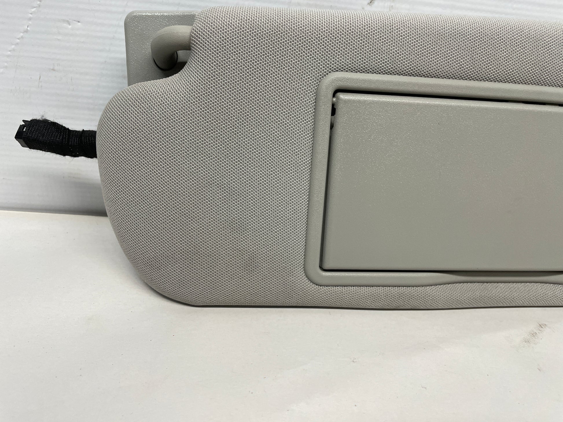 2015 Chevy SS Sedan RH & LH Sun Visor Sunvisor w/Clips OEM - Day's Parts Yard