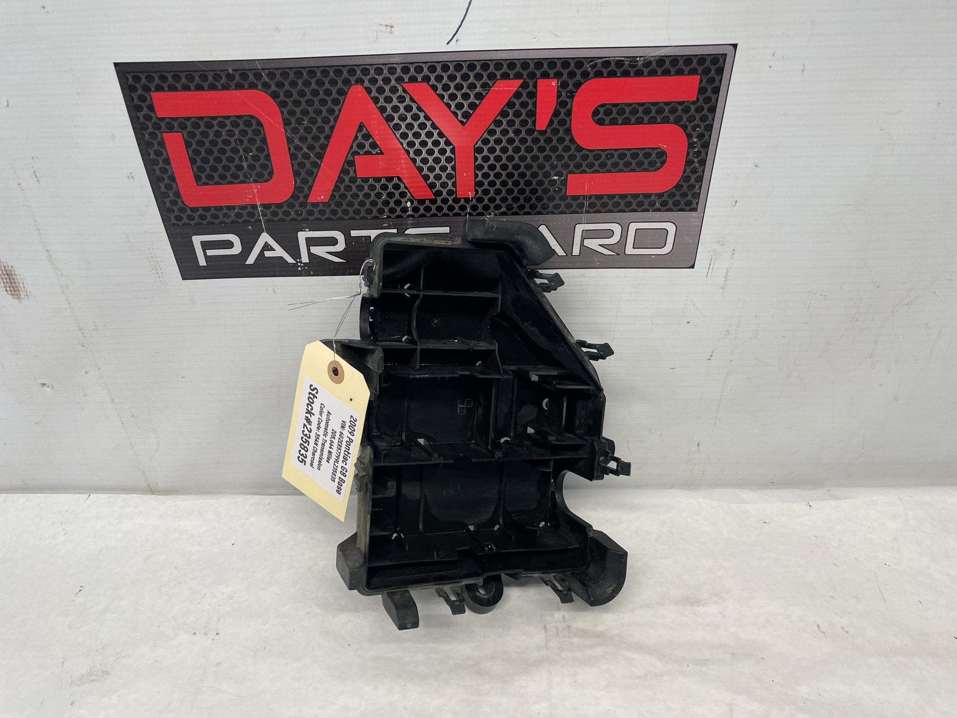 2009 Pontiac G8 Base Fuse Panel Junction Block Box Retainer OEM - Day's Parts Yard