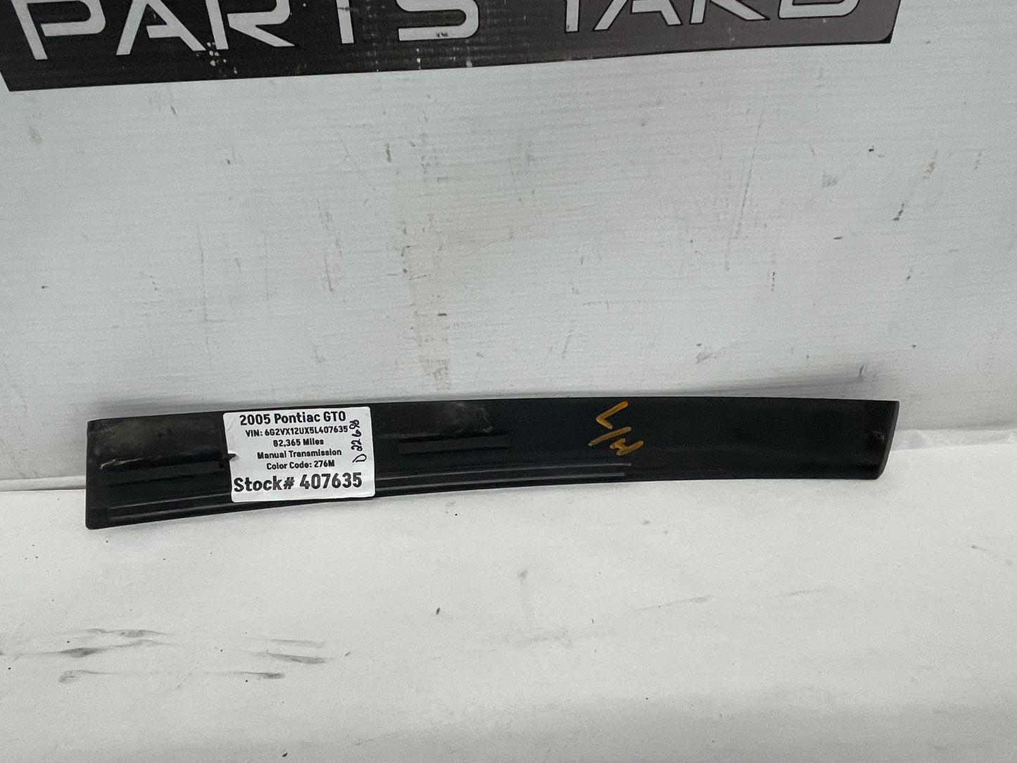 2005 Pontiac GTO LH Driver Exterior B Pillar Window Trim Cover OEM