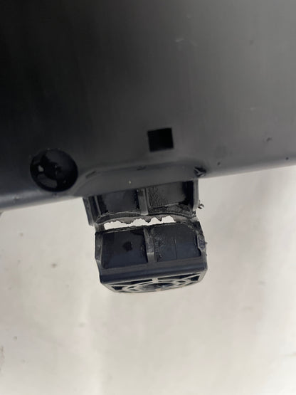 2009 Pontiac G8 Base Fuse Panel Junction Block Box Retainer OEM - Day's Parts Yard