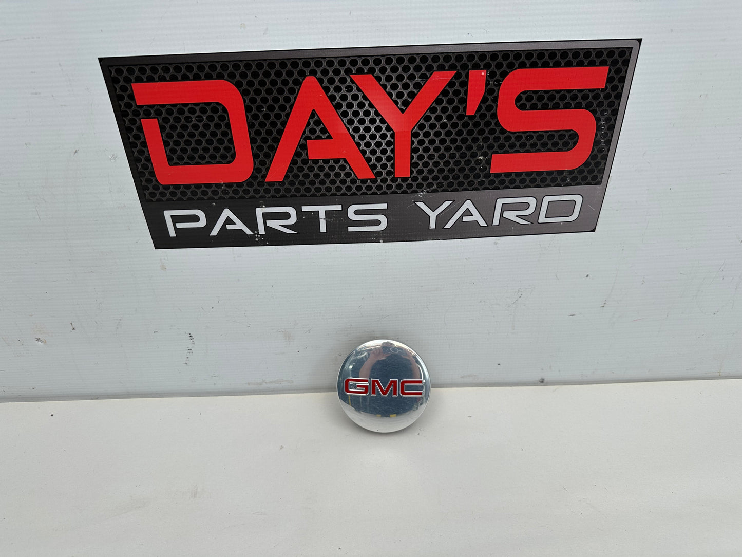 2018 GMC Sierra 1500 SLT Center Wheel Cap OEM - Day's Parts Yard