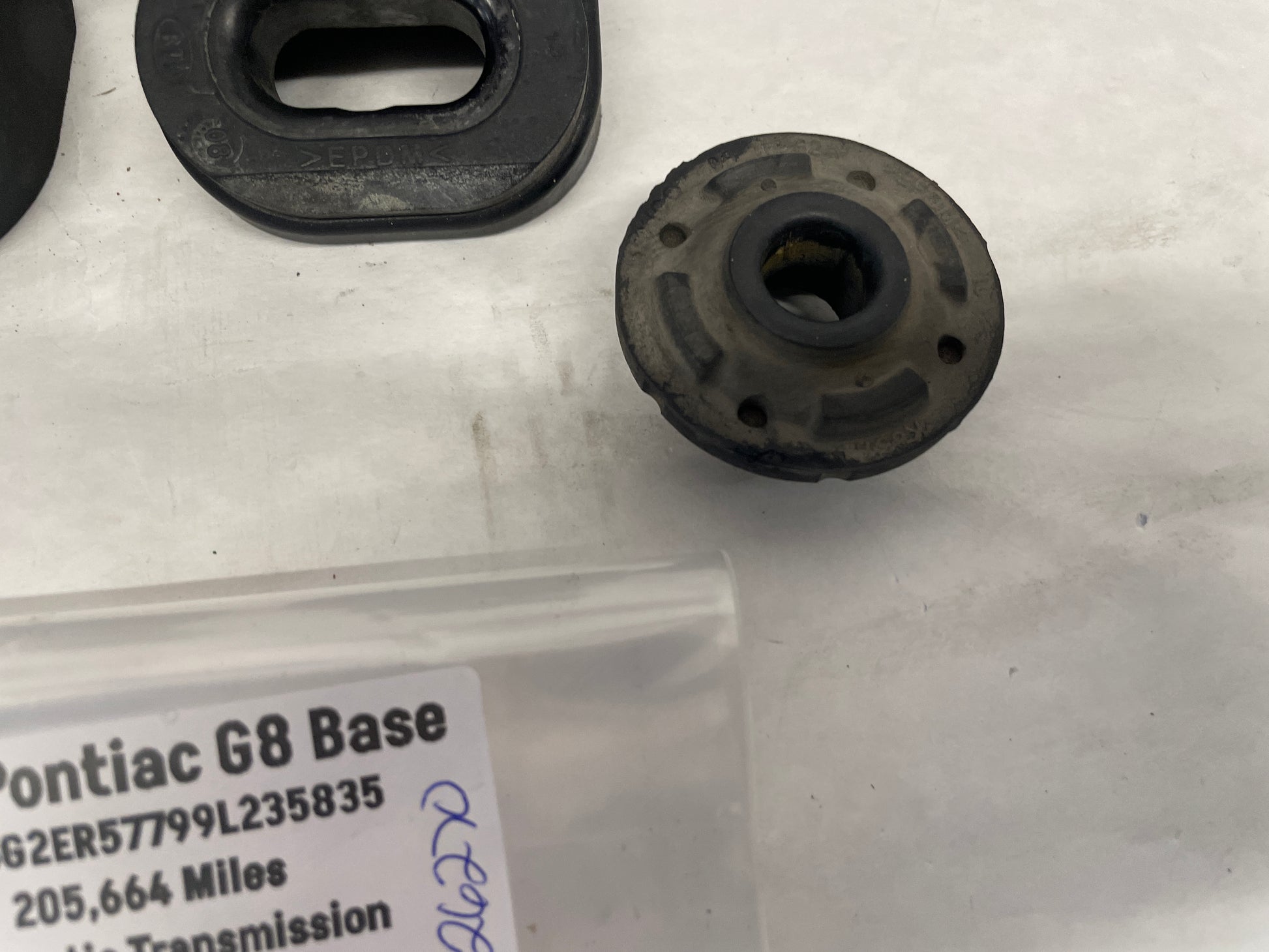 2009 Pontiac G8 Base Upper & Side Radiator Mounts OEM - Day's Parts Yard