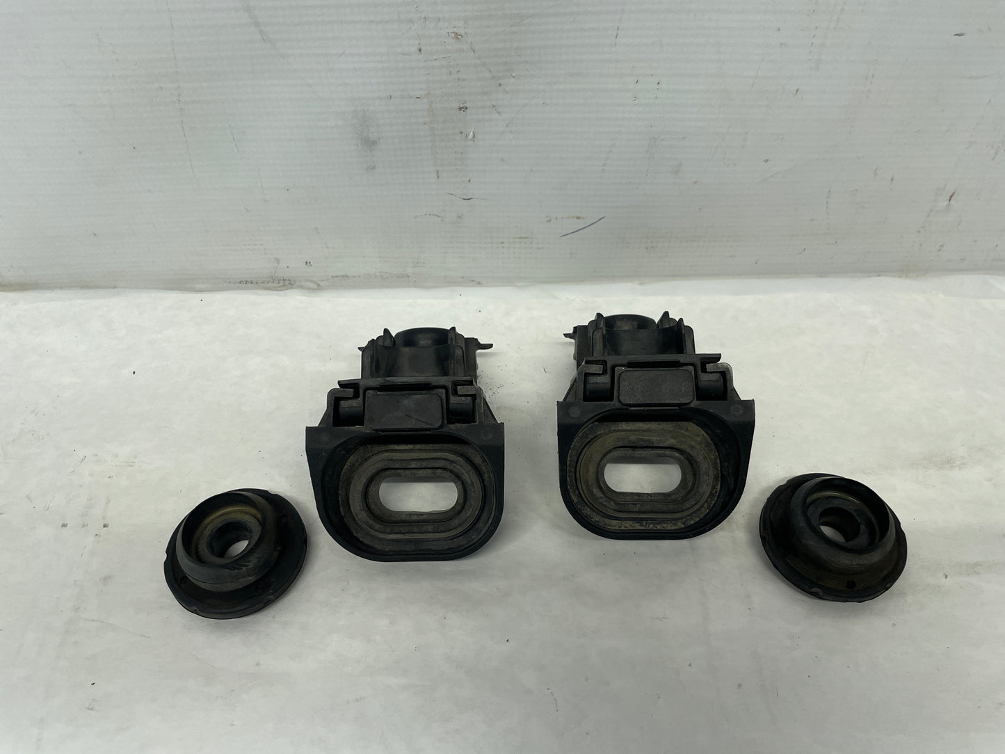 2009 Pontiac G8 Base Upper & Side Radiator Mounts OEM - Day's Parts Yard