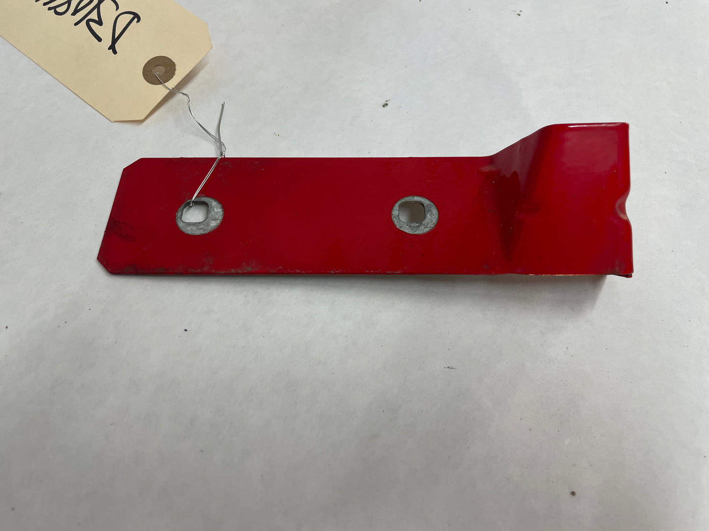2005 Pontiac GTO LH Driver Fender Side Skirt Rocker Molding Support Bracket OEM - Day's Parts Yard
