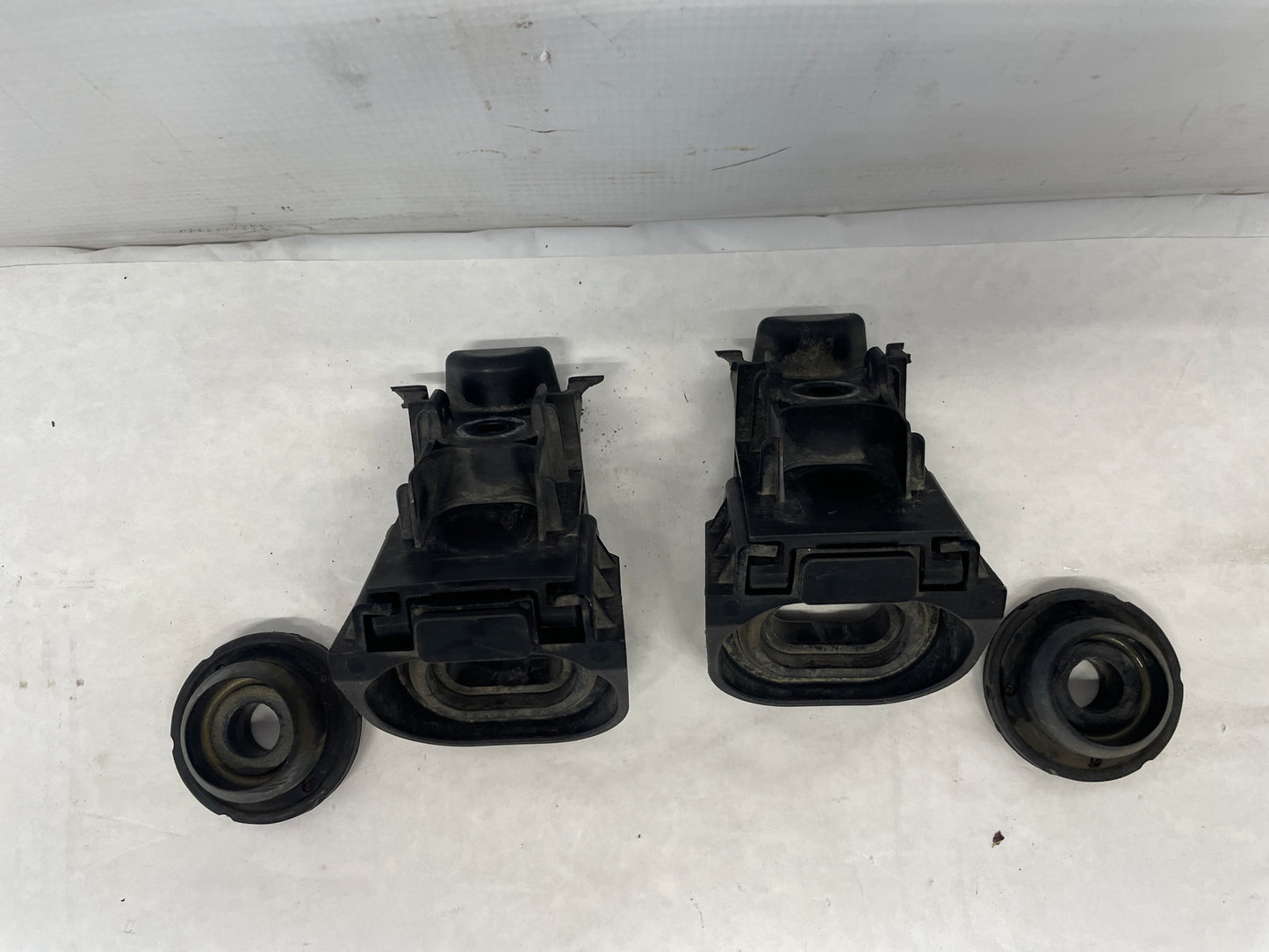 2009 Pontiac G8 Base Upper & Side Radiator Mounts OEM - Day's Parts Yard
