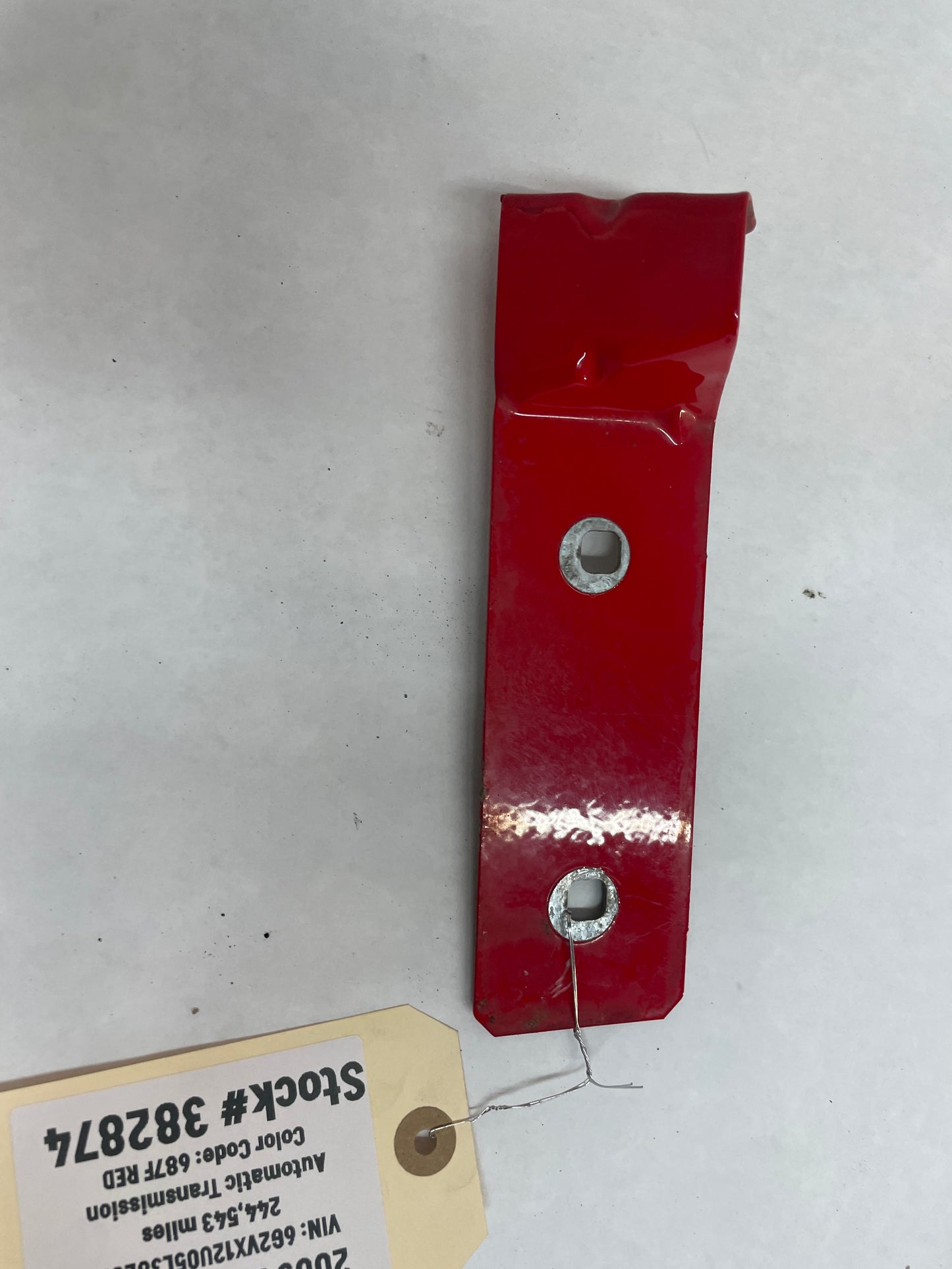 2005 Pontiac GTO RH Passenger Fender Side Skirt Rocker Molding Support Bracket OEM - Day's Parts Yard