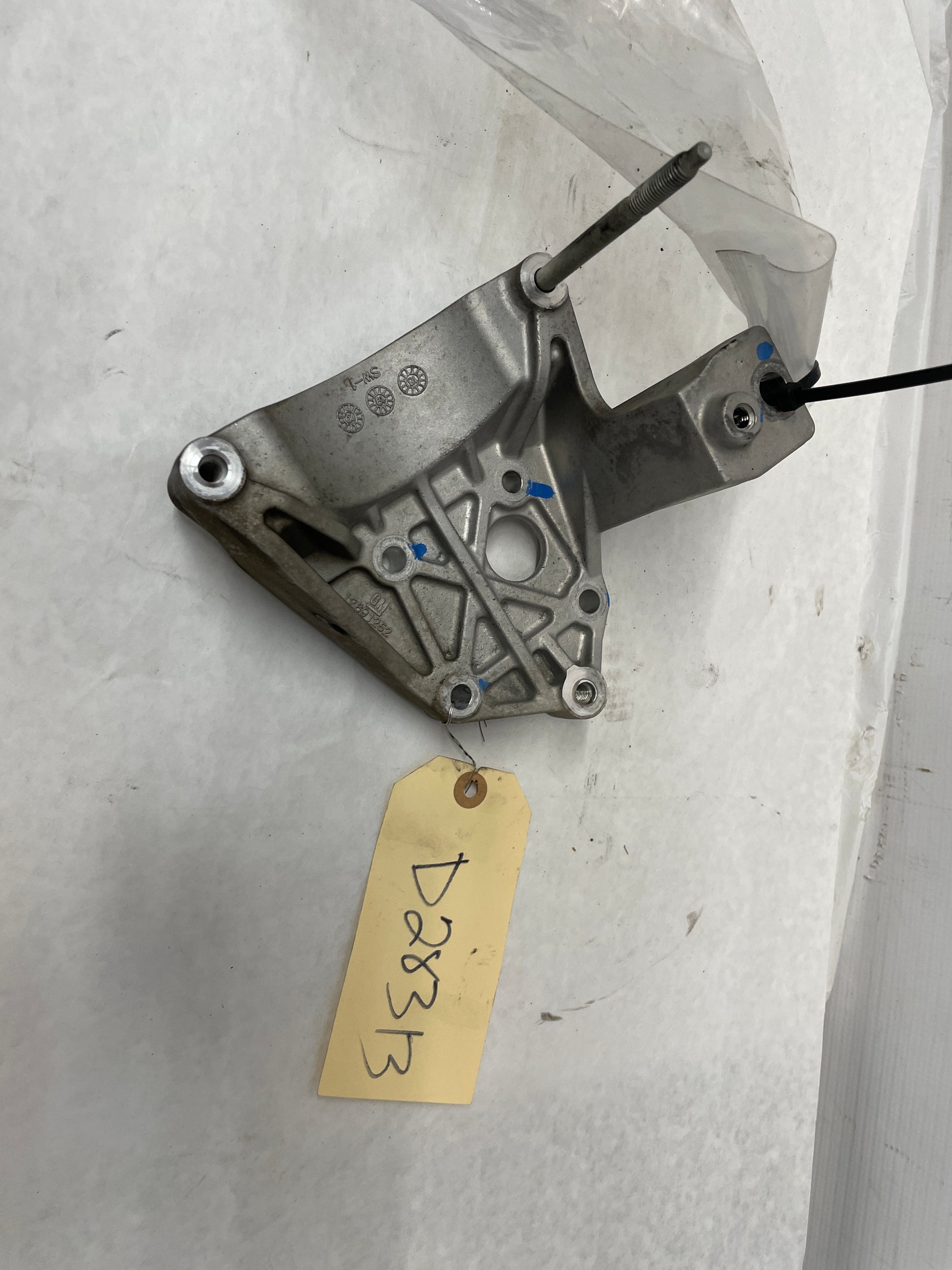 2019 Chevy Camaro SS AC A/C Air Conditioner Compressor Bracket w/ Hardware OEM - Day's Parts Yard
