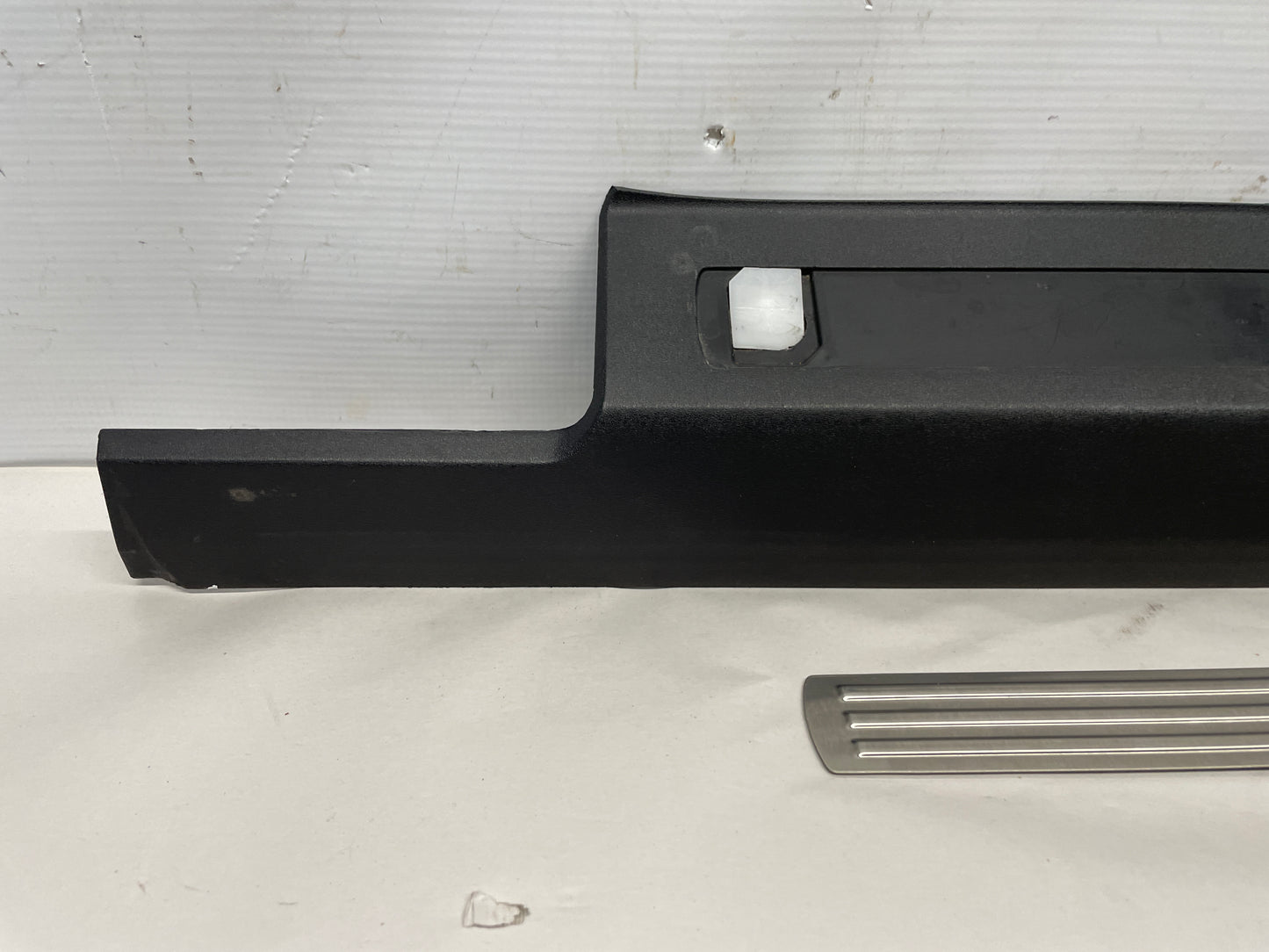 2015 Chevy SS Sedan LH Driver Front Scuff Sill Plate Panel OEM - Day's Parts Yard