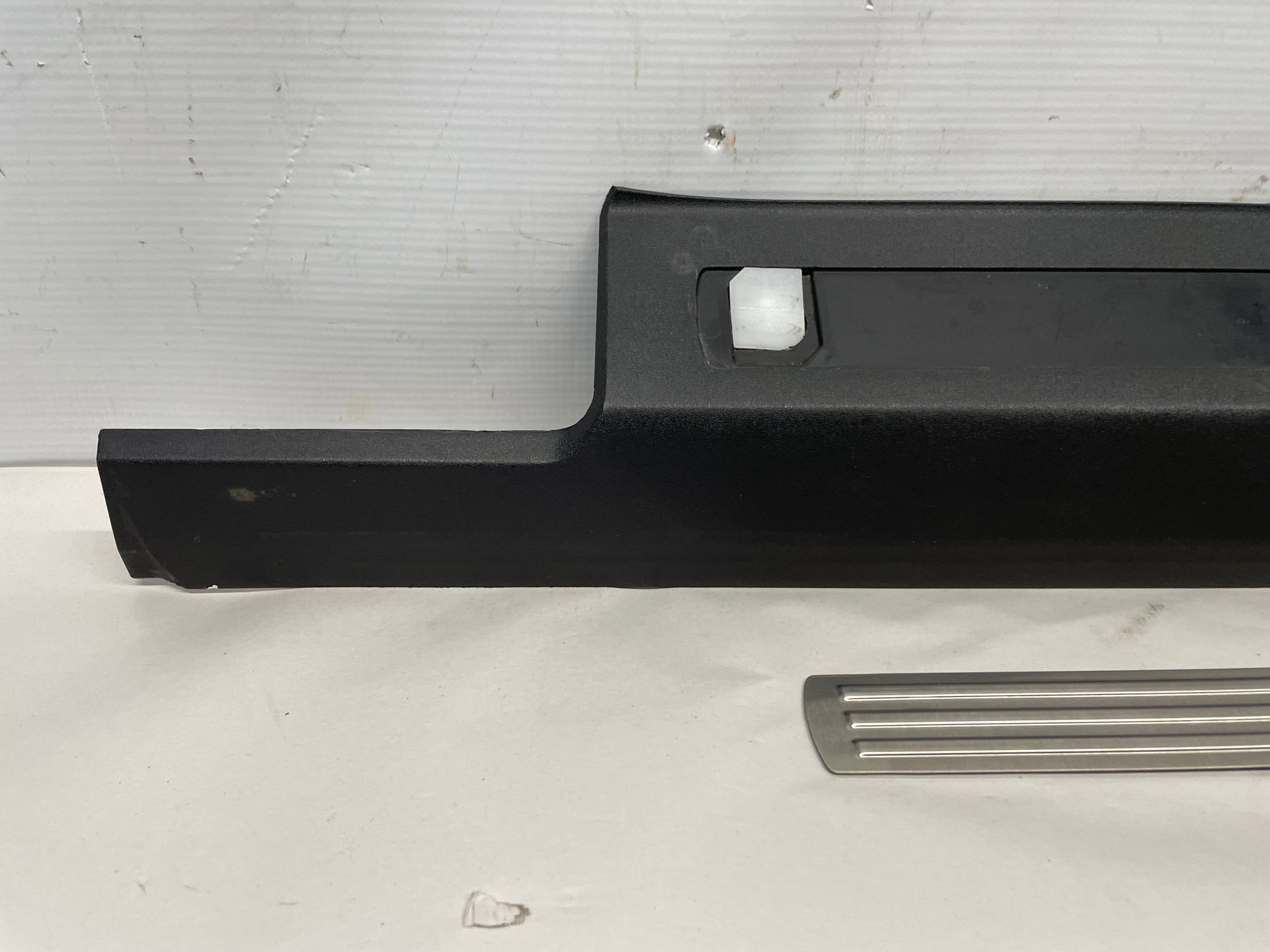 2015 Chevy SS Sedan LH Driver Front Scuff Sill Plate Panel OEM - Day's Parts Yard