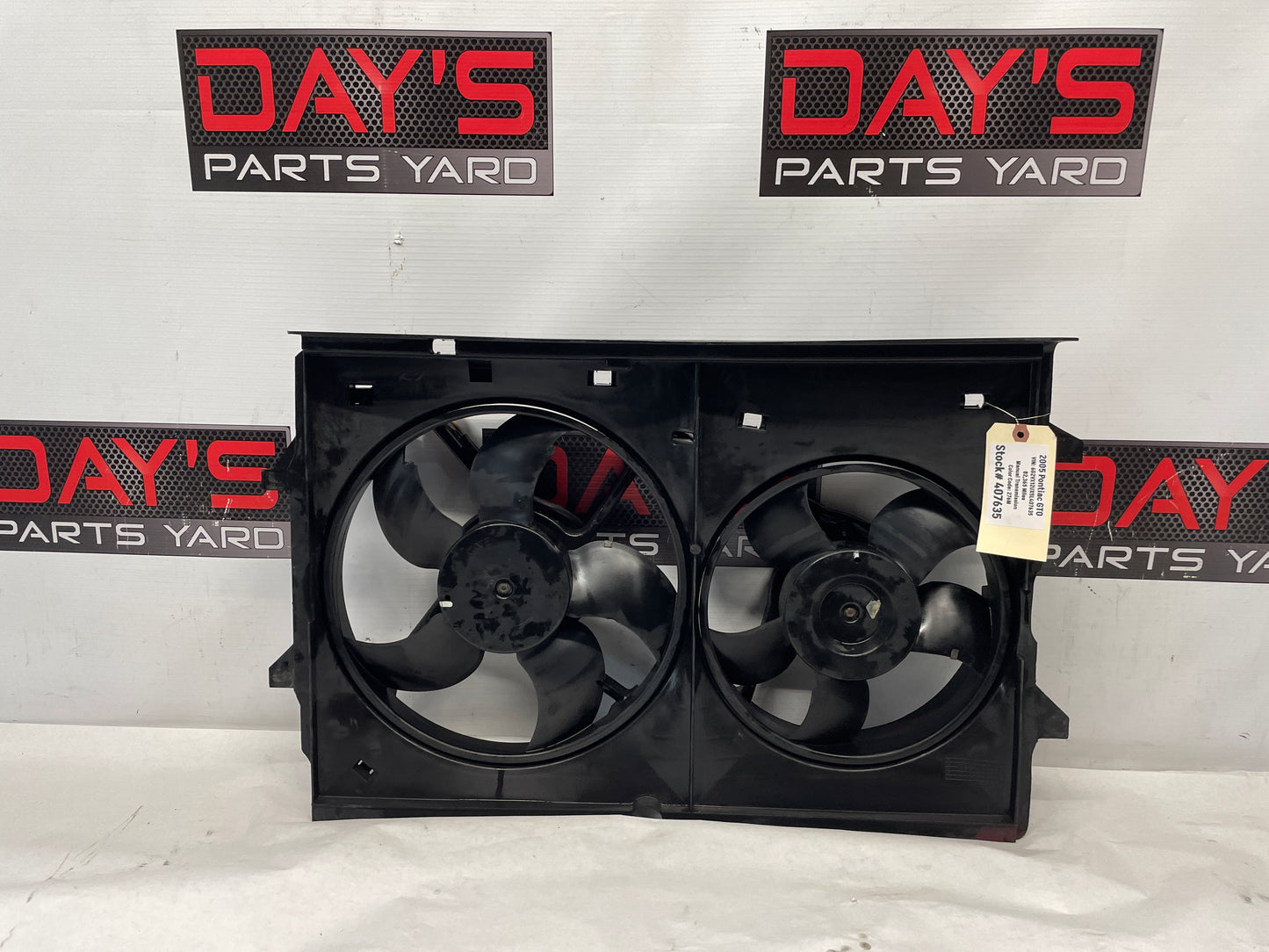2005 Pontiac GTO Dual Radiator Electric Cooling Fans Shroud Assembly OEM