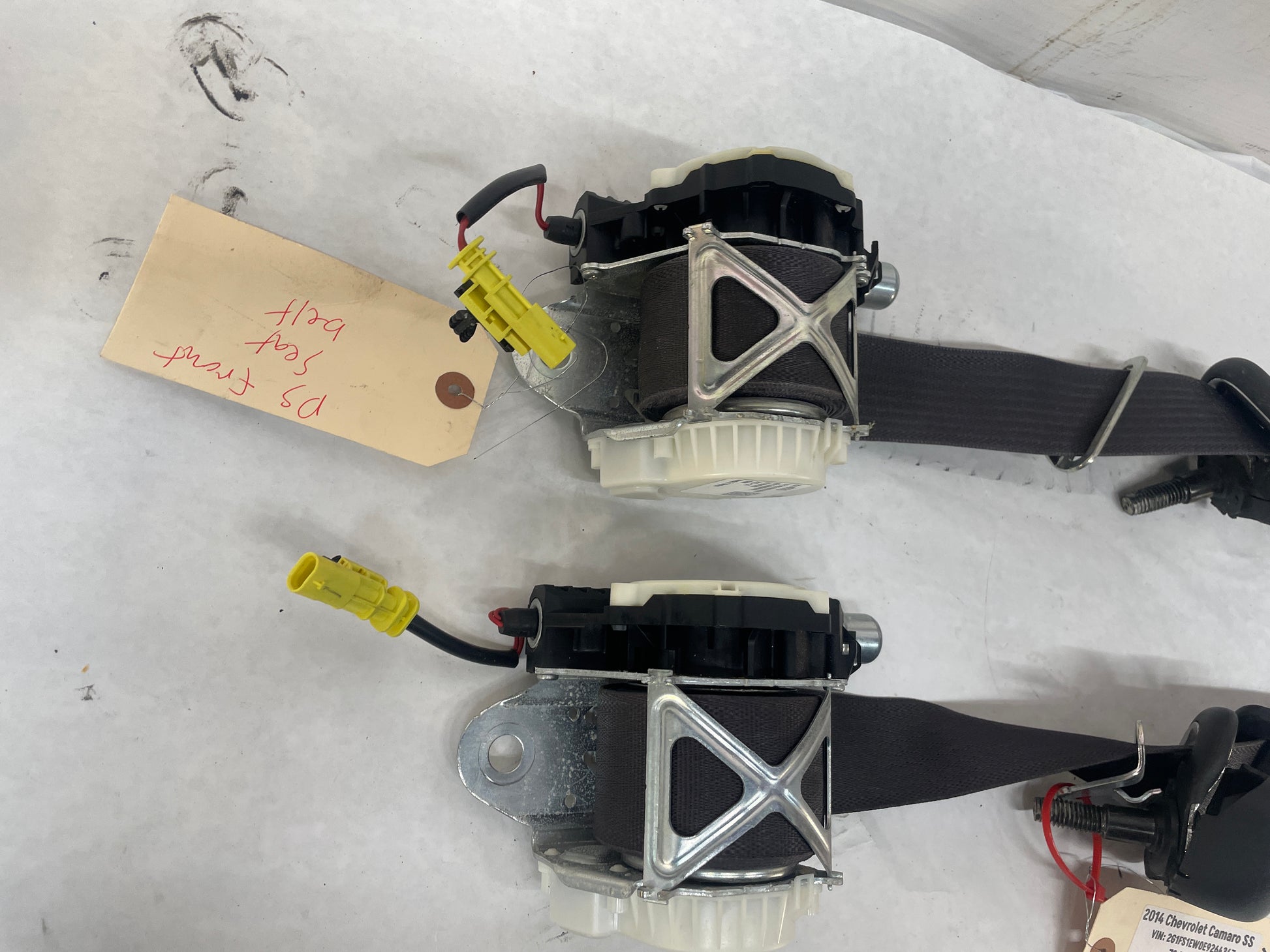 2014 Chevy Camaro SS RH & LH Front Seat Belts Seatbelts Retractors OEM - Day's Parts Yard