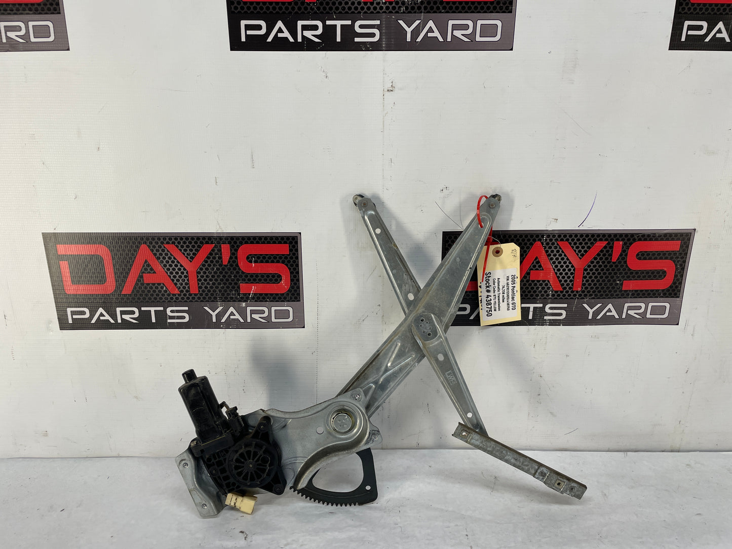 2005 Pontiac GTO RH Passenger Front Window Regulator w/ Motor OEM