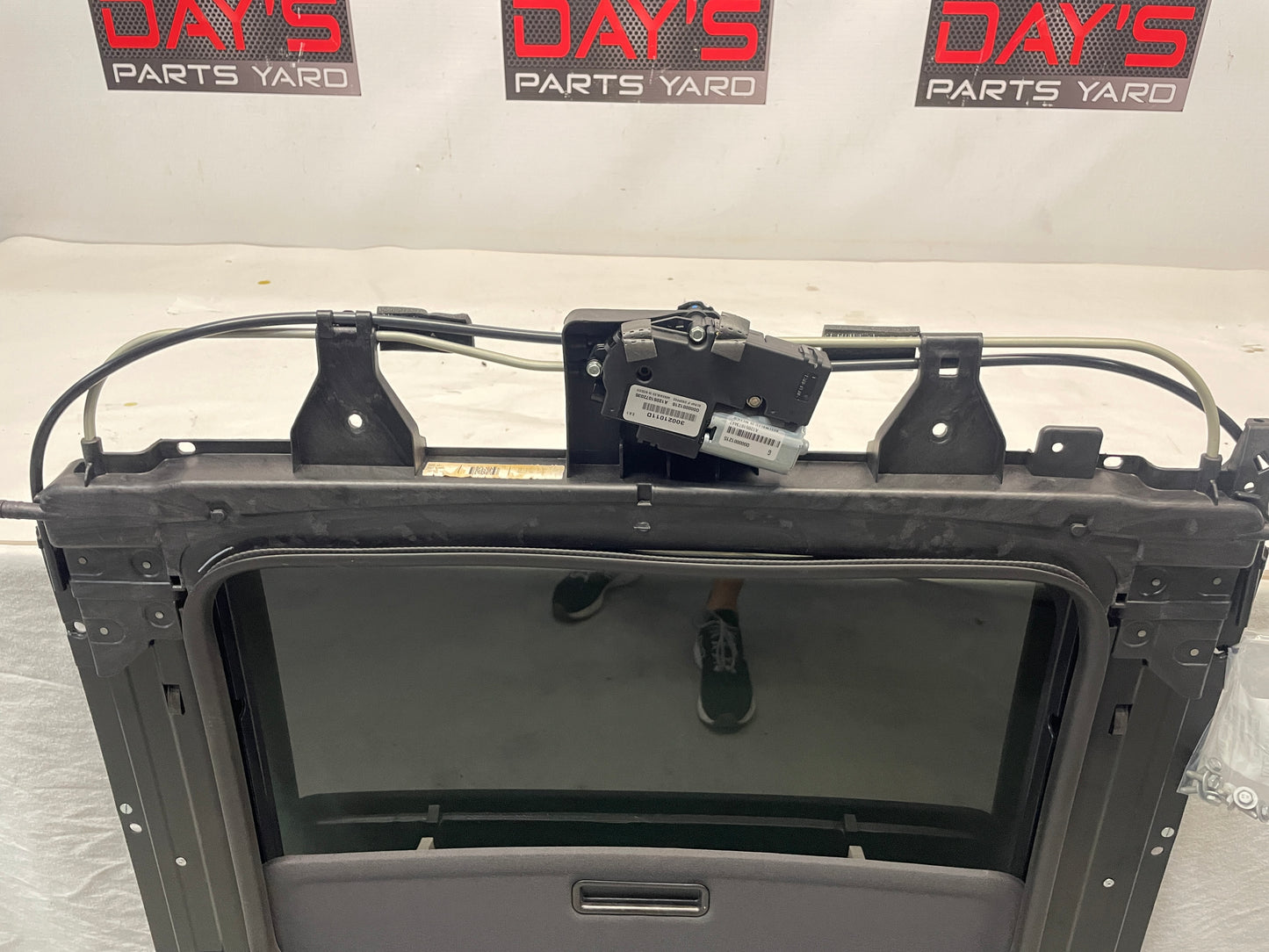 2012 Chevy Camaro SS ZL1 Sunroof Sun Moon Roof OEM - Day's Parts Yard