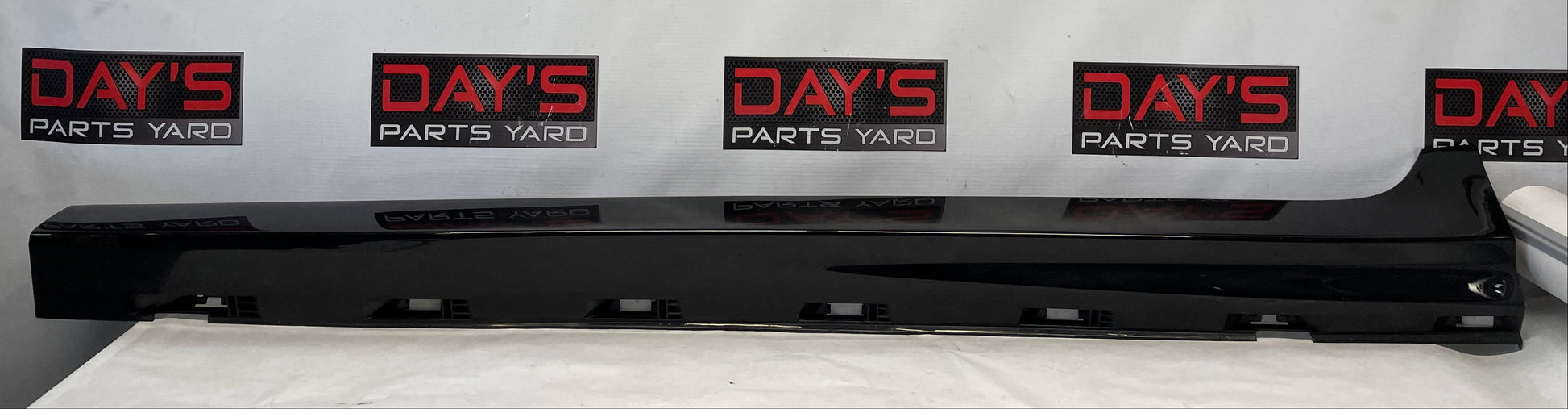 2014 Chevy SS Sedan LH Driver Side Skirt Rocker Molding Trim Panel OEM - Day's Parts Yard