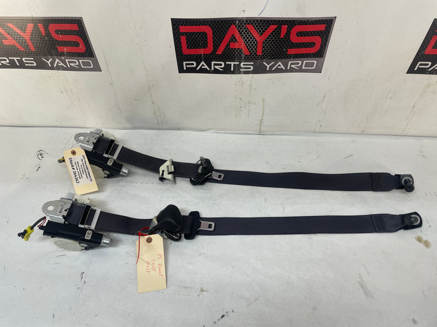 2014 Chevy Camaro SS RH & LH Front Seat Belts Seatbelts Retractors OEM - Day's Parts Yard