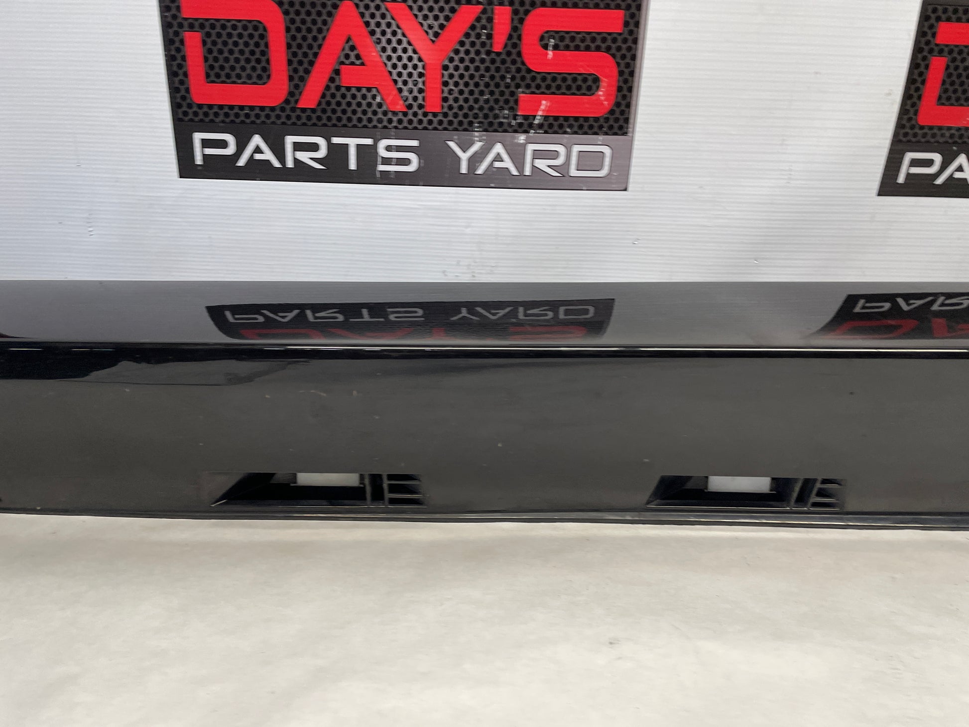 2014 Chevy SS Sedan LH Driver Side Skirt Rocker Molding Trim Panel OEM - Day's Parts Yard