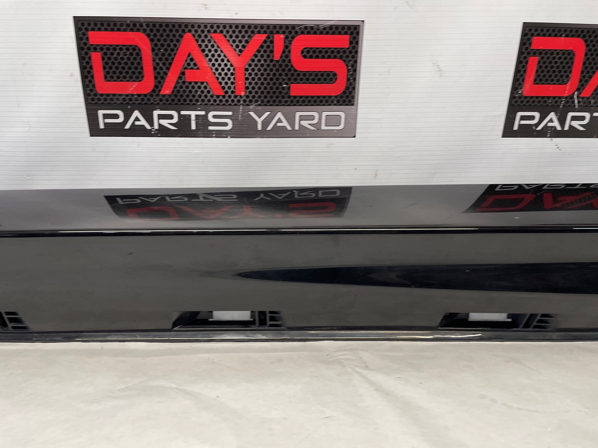 2014 Chevy SS Sedan LH Driver Side Skirt Rocker Molding Trim Panel OEM - Day's Parts Yard