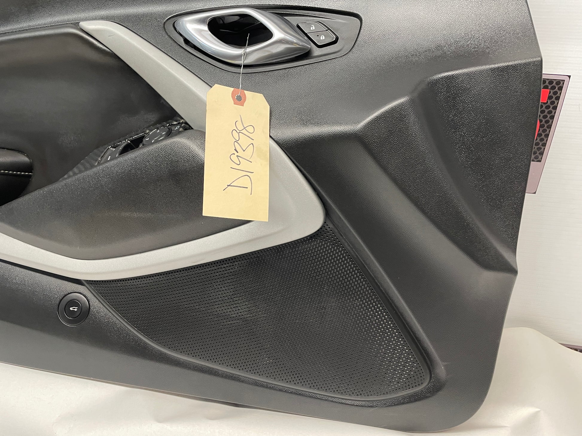 2018 Chevy Camaro 1LE SS LH Driver Interior Door Panel w/ Carbon Fiber Trim OEM - Day's Parts Yard