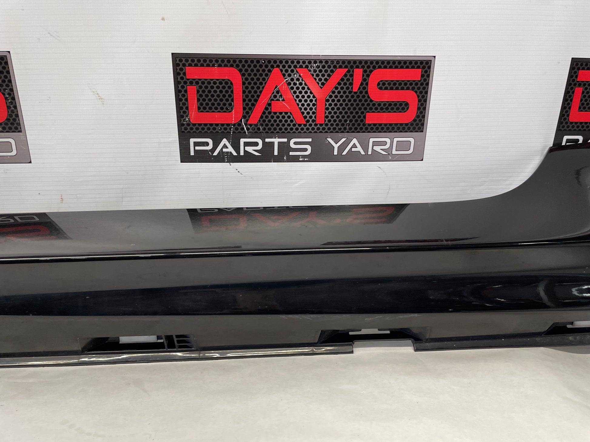 2014 Chevy SS Sedan LH Driver Side Skirt Rocker Molding Trim Panel OEM - Day's Parts Yard