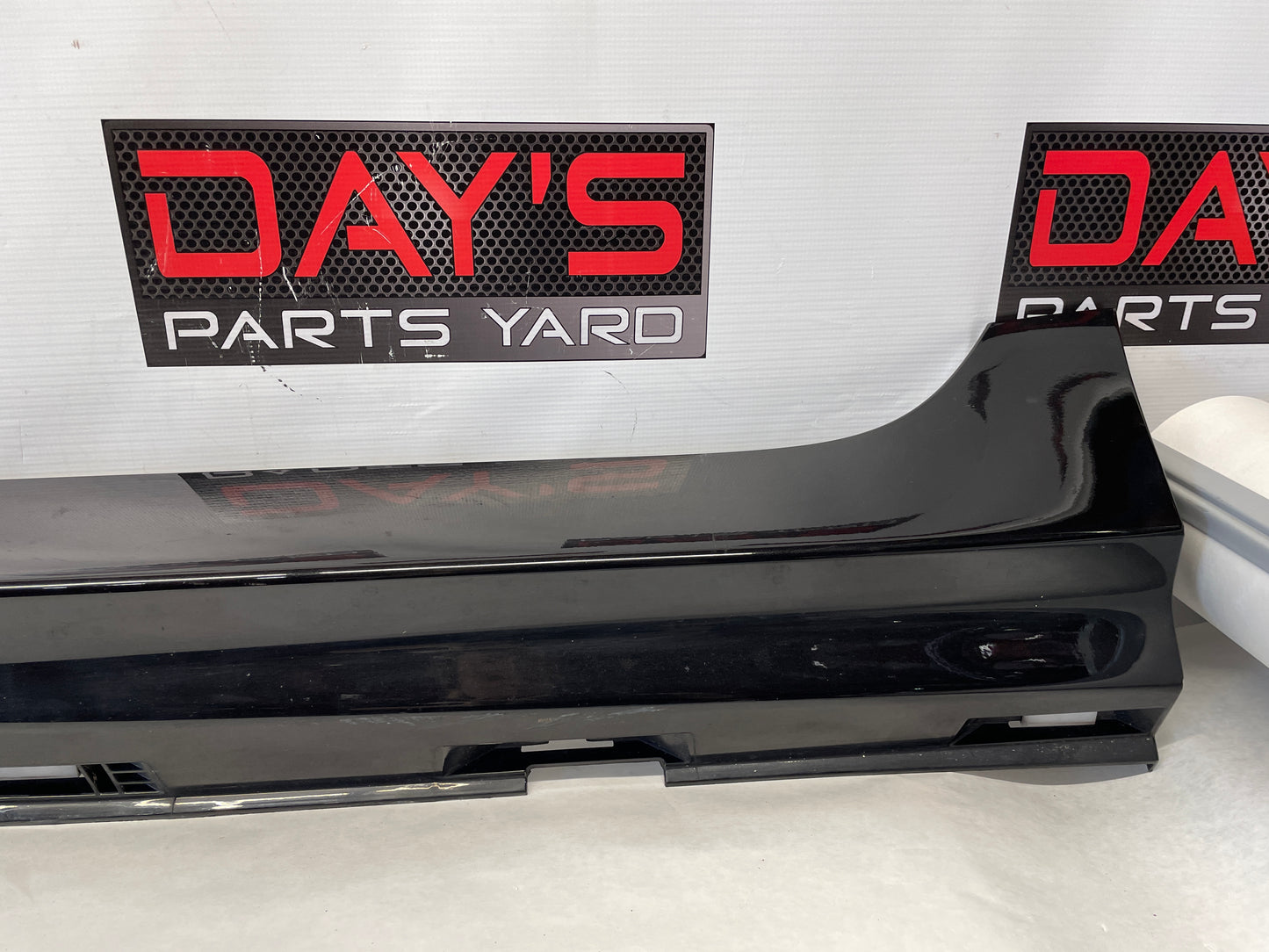 2014 Chevy SS Sedan LH Driver Side Skirt Rocker Molding Trim Panel OEM - Day's Parts Yard