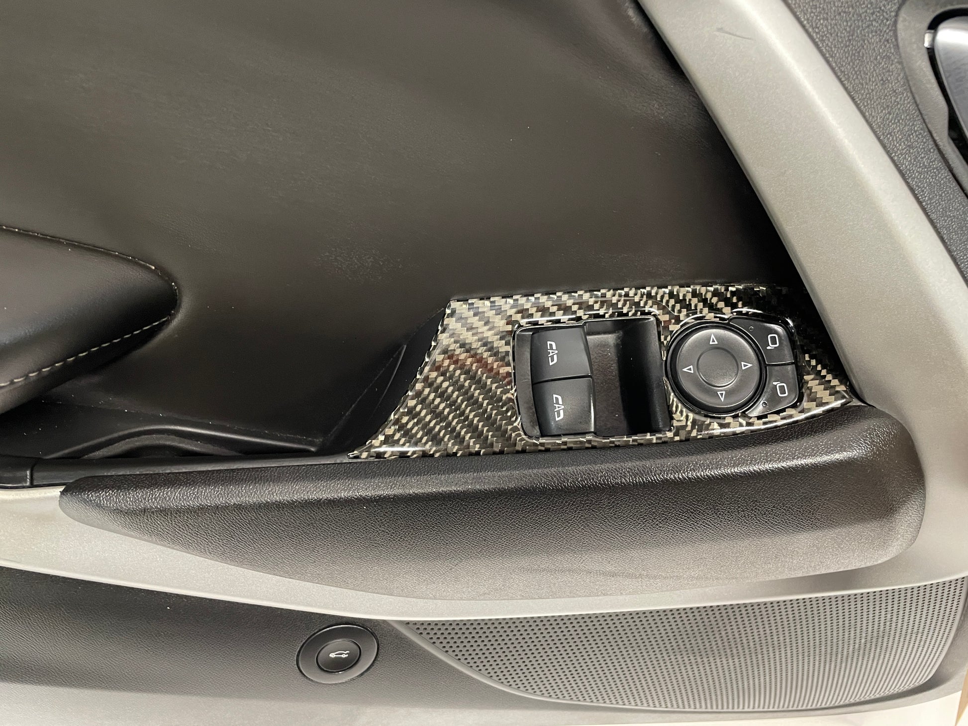 2018 Chevy Camaro 1LE SS LH Driver Interior Door Panel w/ Carbon Fiber Trim OEM - Day's Parts Yard