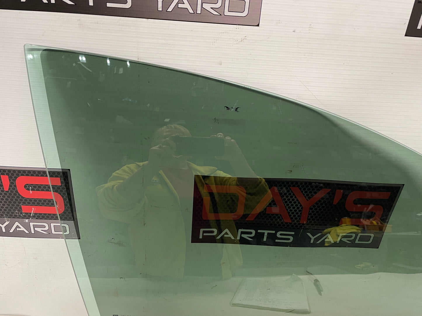 2015 Chevy SS Sedan RH Passenger Front Door Window Glass OEM - Day's Parts Yard