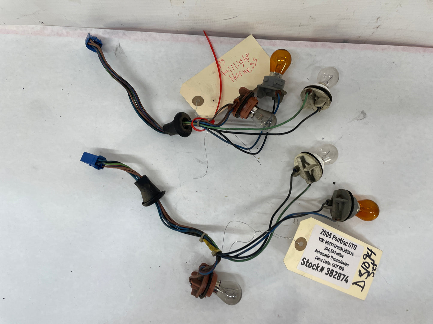 2005 Pontiac GTO RH & LH Taillight Tail Light Wire Wiring Harness Sockets OEM - Day's Parts Yard