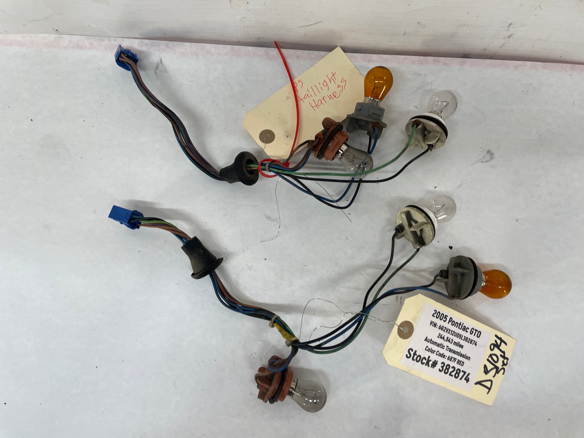 2005 Pontiac GTO RH & LH Taillight Tail Light Wire Wiring Harness Sockets OEM - Day's Parts Yard