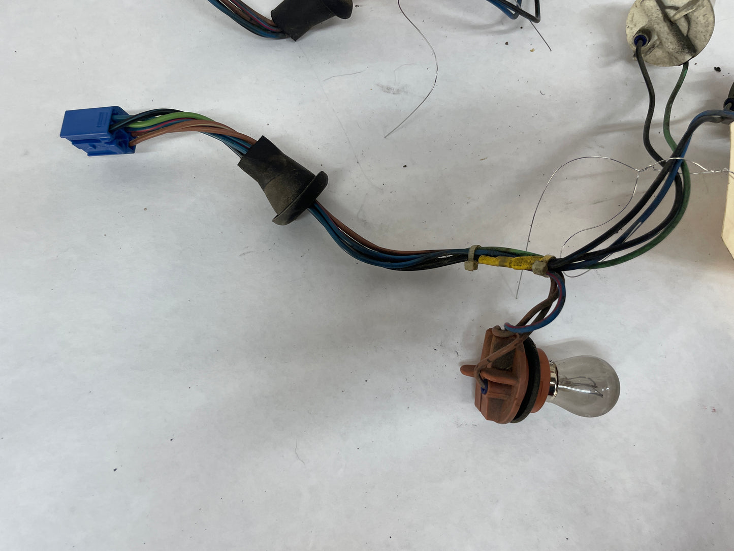 2005 Pontiac GTO RH & LH Taillight Tail Light Wire Wiring Harness Sockets OEM - Day's Parts Yard