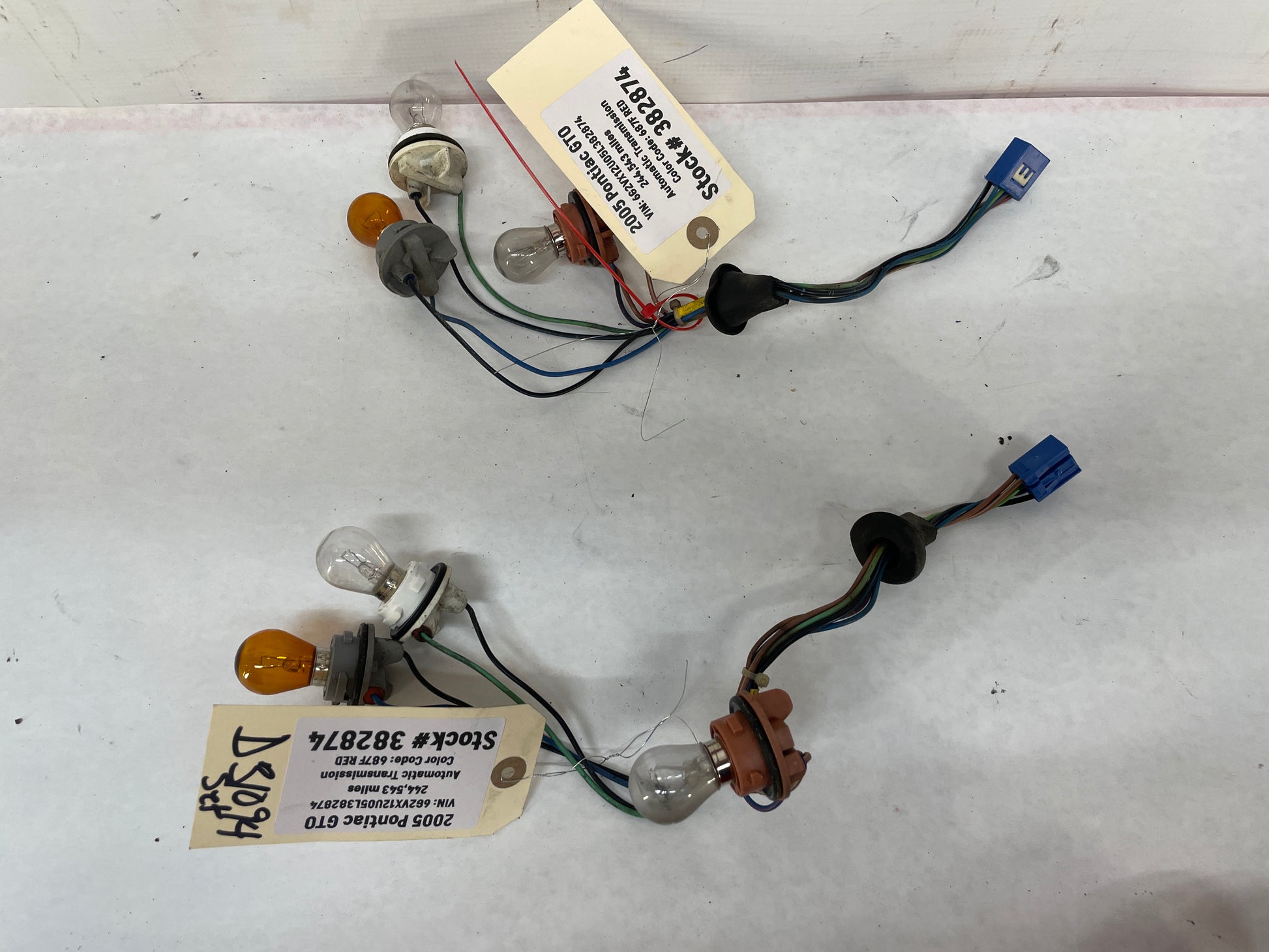 2005 Pontiac GTO RH & LH Taillight Tail Light Wire Wiring Harness Sockets OEM - Day's Parts Yard
