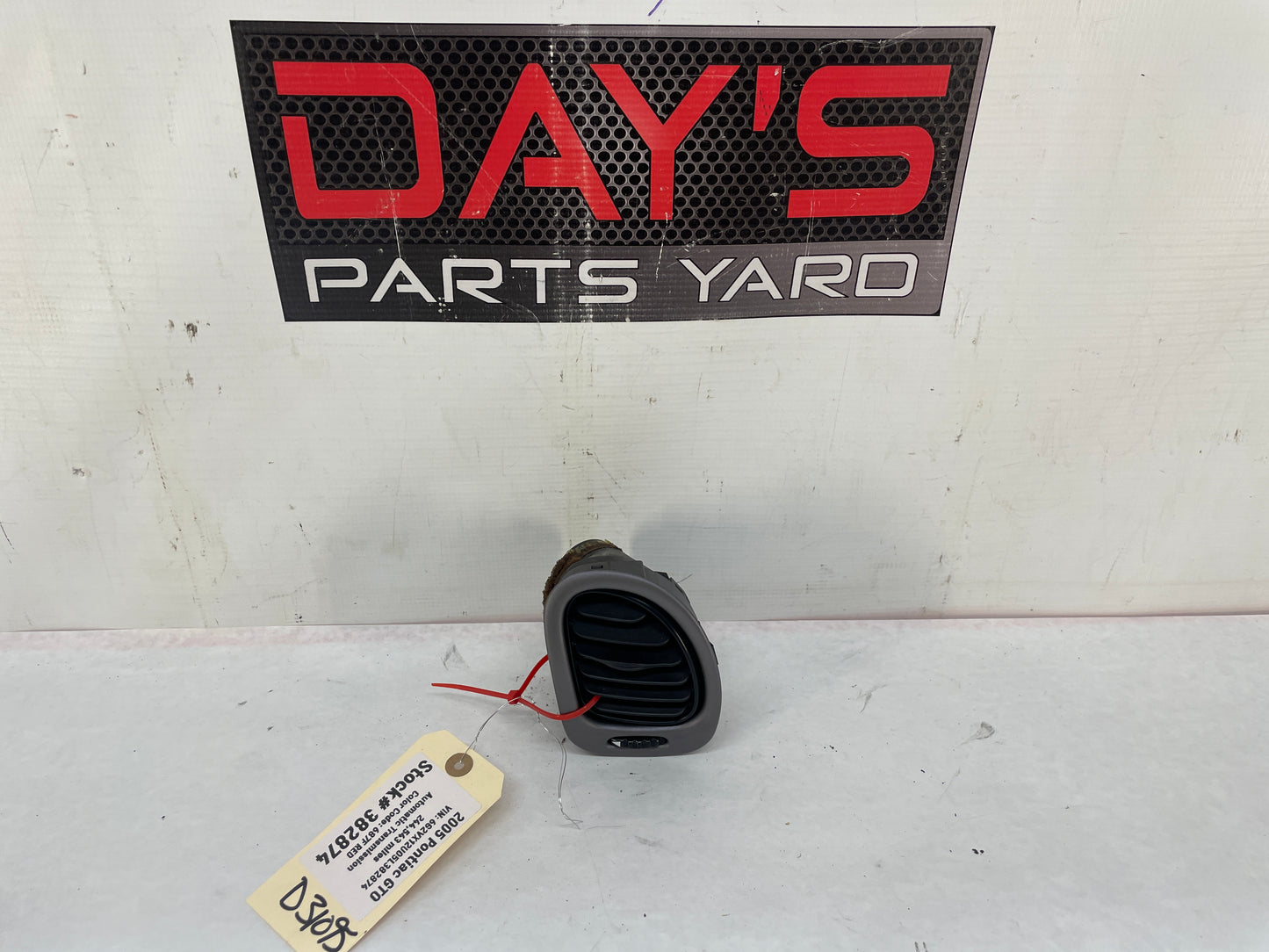 2005 Pontiac GTO LH Driver Door Air Vent OEM - Day's Parts Yard