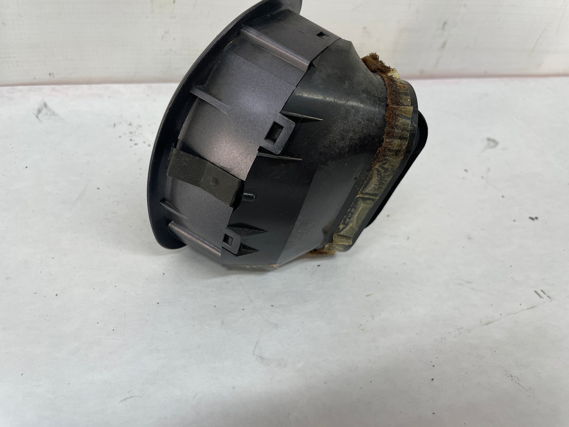 2005 Pontiac GTO LH Driver Door Air Vent OEM - Day's Parts Yard