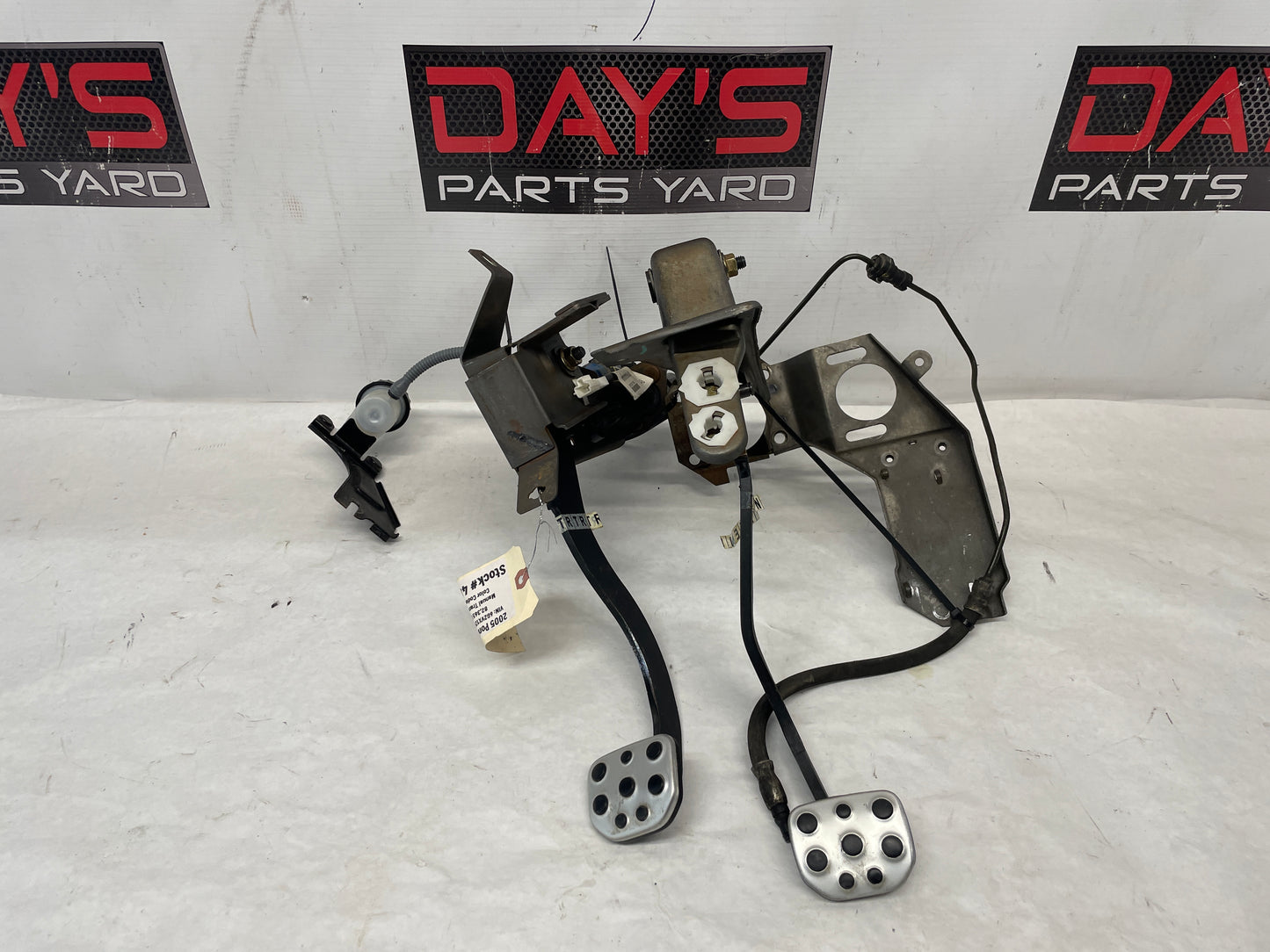 2005 Pontiac GTO Manual Brake & Clutch Pedal Assembly w/ Hydraulics OEM - Day's Parts Yard