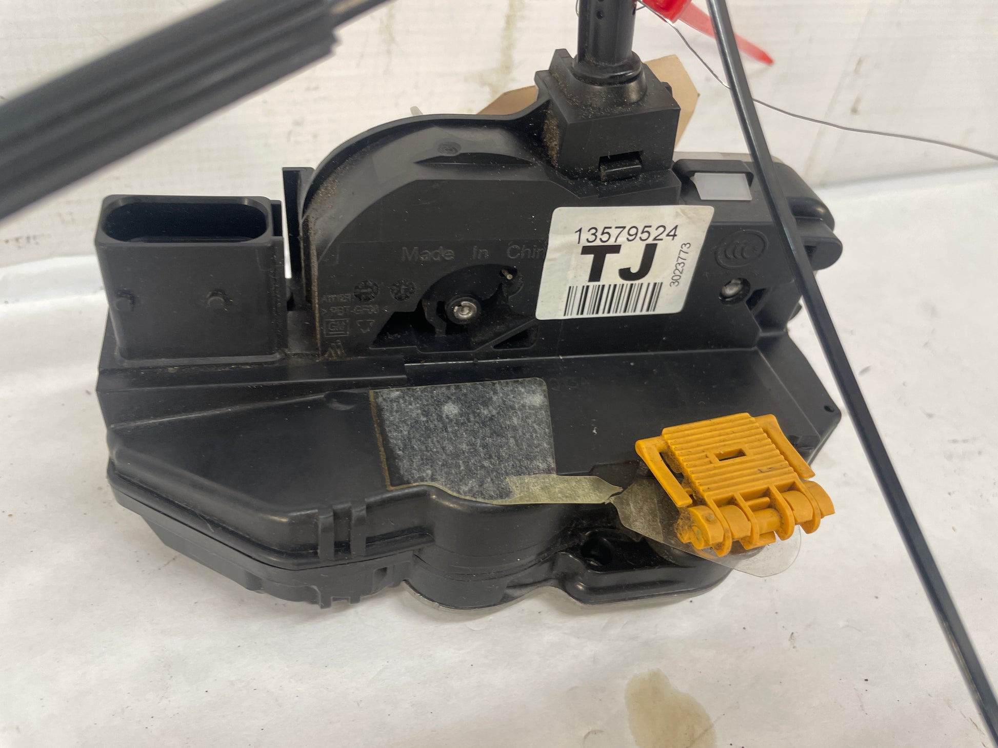 2014 Chevy Camaro SS RH Passenger Door Lock Latch Actuator OEM - Day's Parts Yard