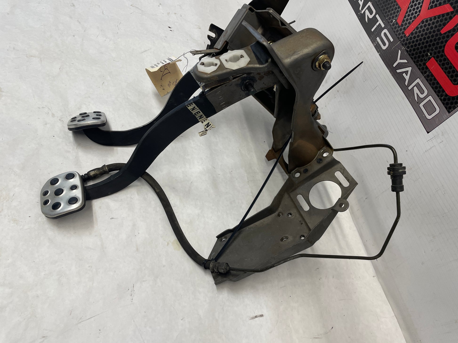 2005 Pontiac GTO Manual Brake & Clutch Pedal Assembly w/ Hydraulics OEM - Day's Parts Yard