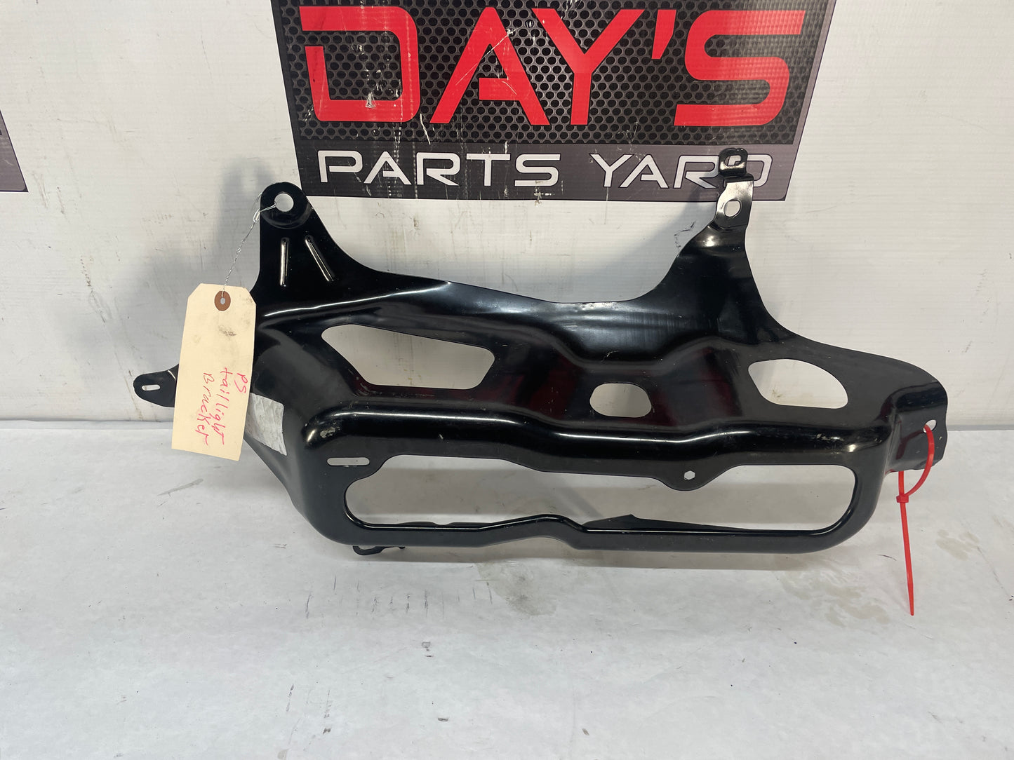 2014 Chevy Camaro SS RH Passenger Taillight Tail Light Mounting Bracket OEM - Day's Parts Yard