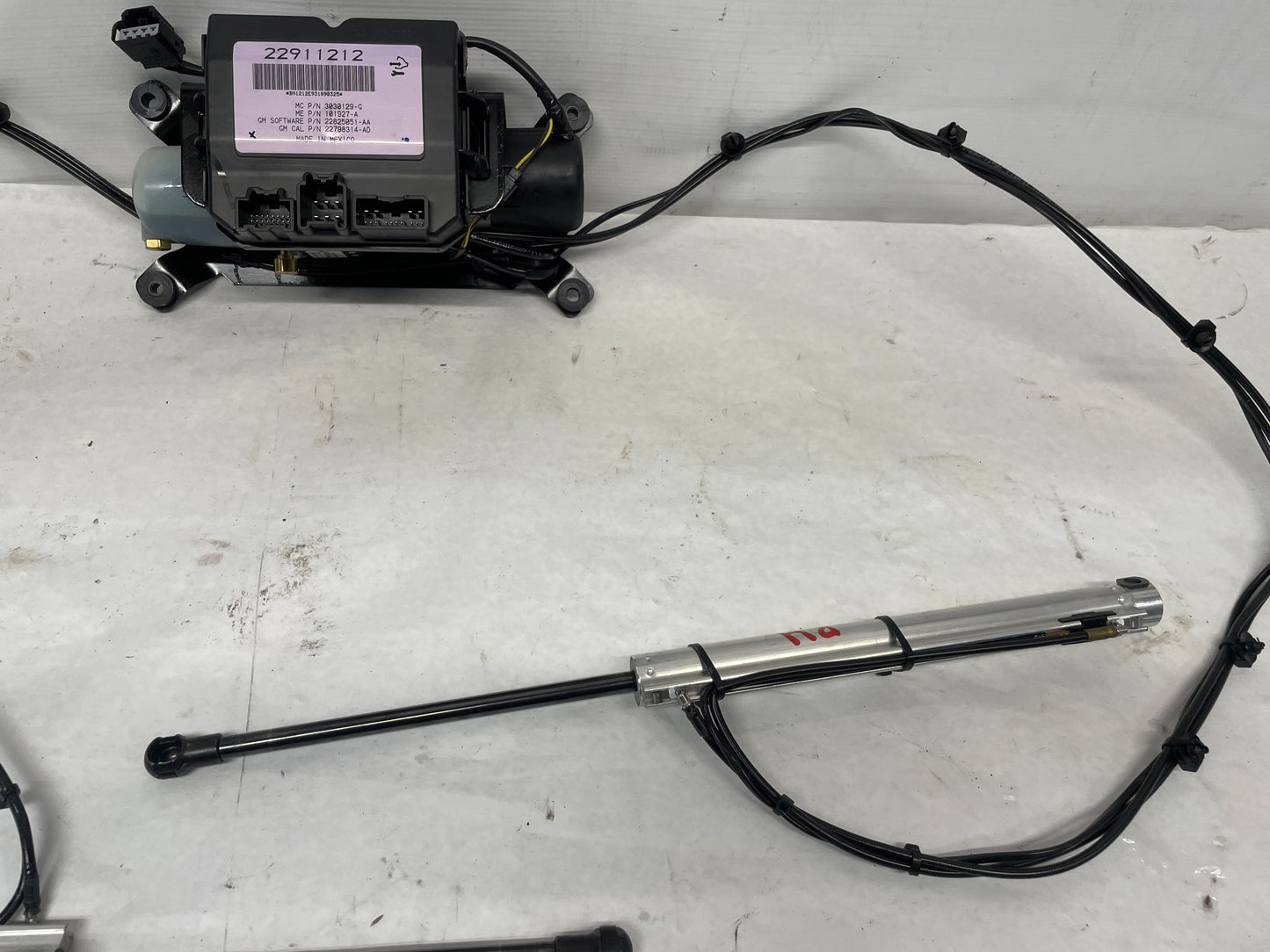 2014 Chevy Camaro ZL1 Convertible Roof Top Pump Hydraulic Motor w/ Cylinder OEM