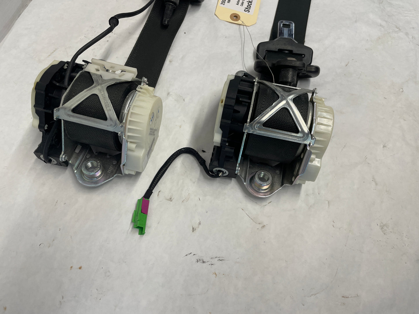2009 Pontiac G8 Base RH & LH Front Seat Belts Retractors OEM - Day's Parts Yard