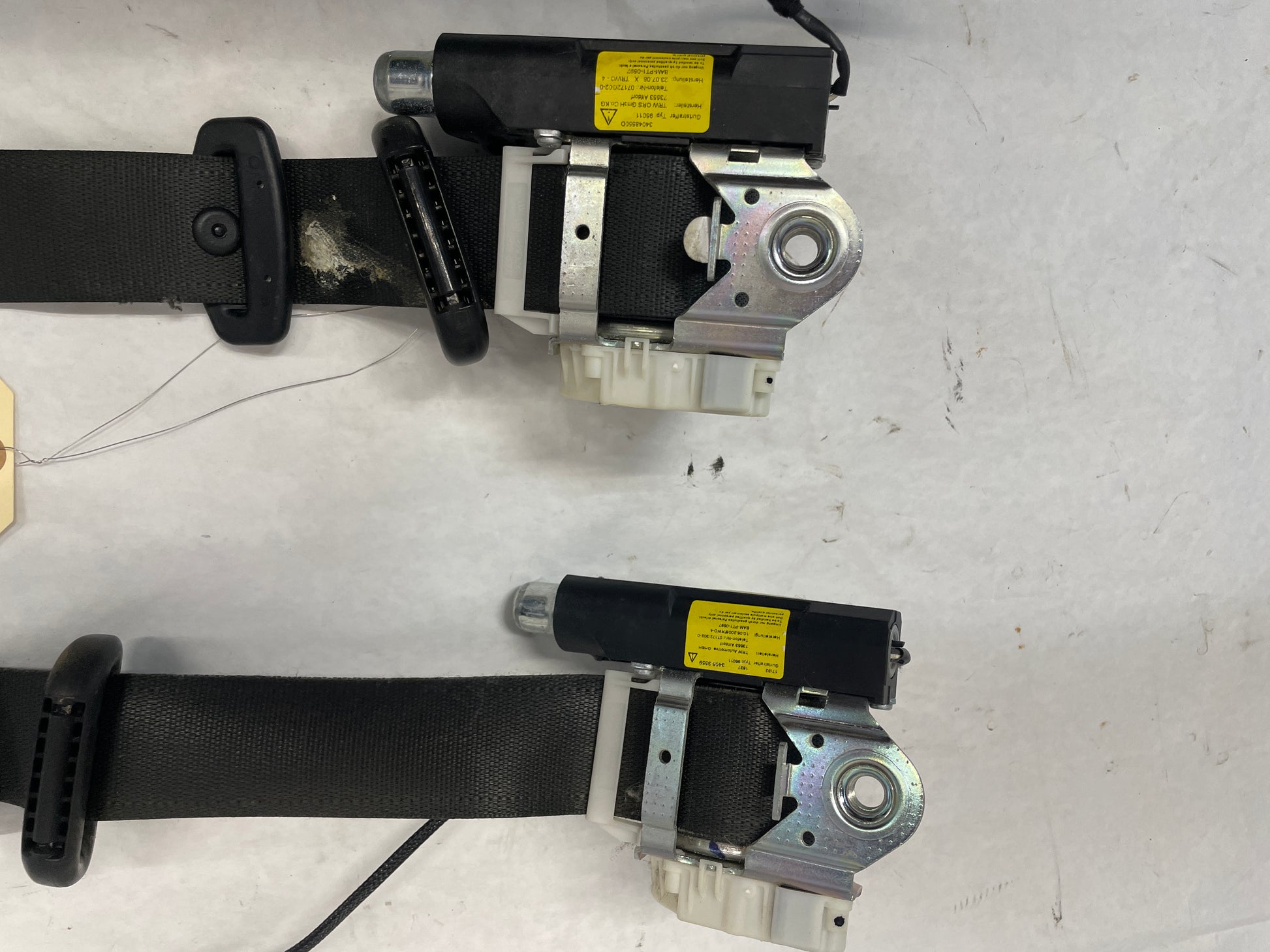 2009 Pontiac G8 Base RH & LH Front Seat Belts Retractors OEM - Day's Parts Yard
