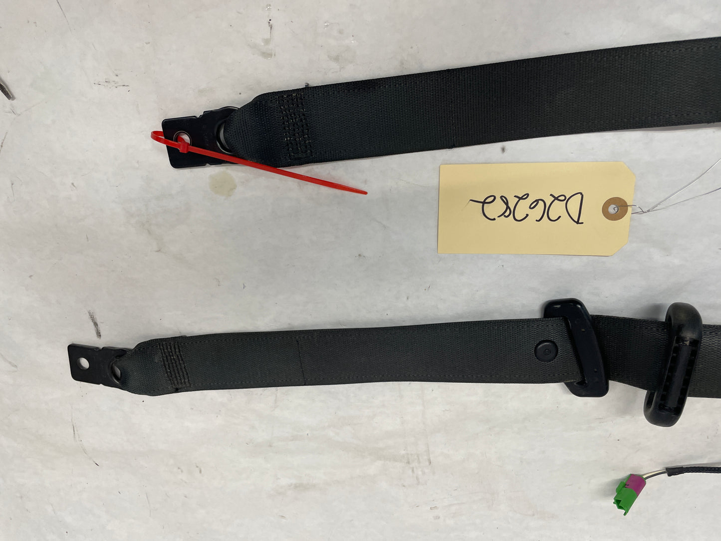 2009 Pontiac G8 Base RH & LH Front Seat Belts Retractors OEM - Day's Parts Yard