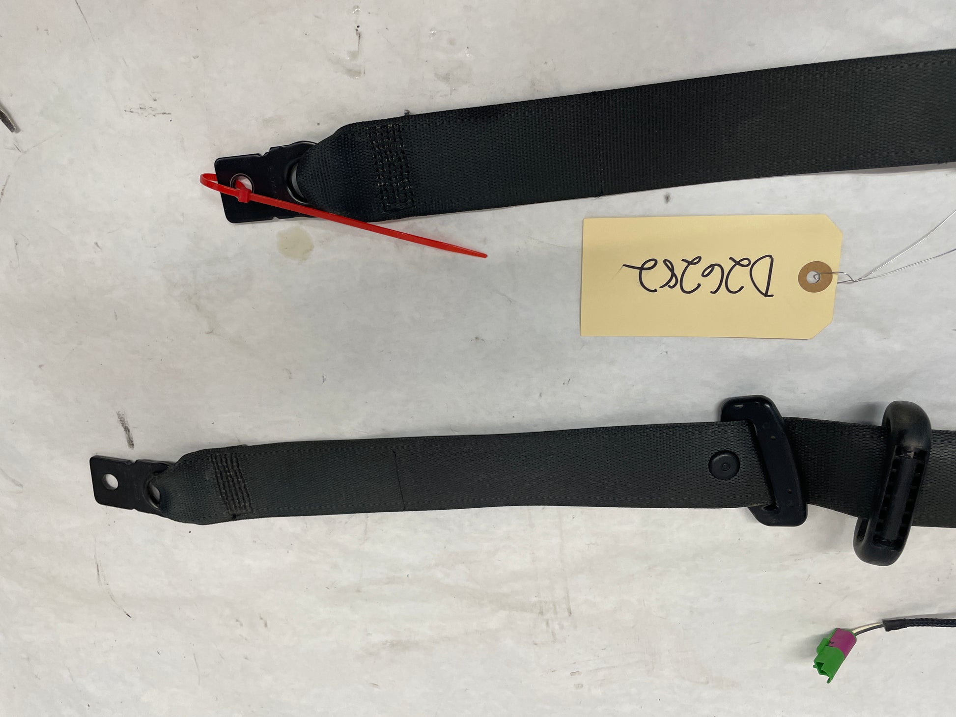 2009 Pontiac G8 Base RH & LH Front Seat Belts Retractors OEM - Day's Parts Yard