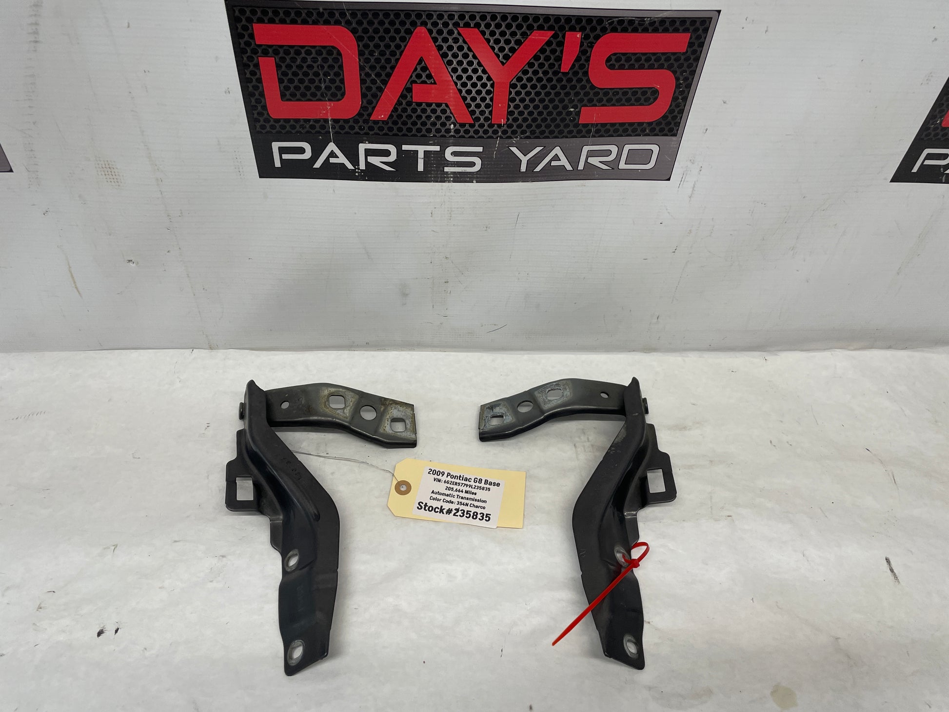 2009 Pontiac G8 Base RH & LH Hood Hinges w/ Mounting Bracket OEM - Day's Parts Yard
